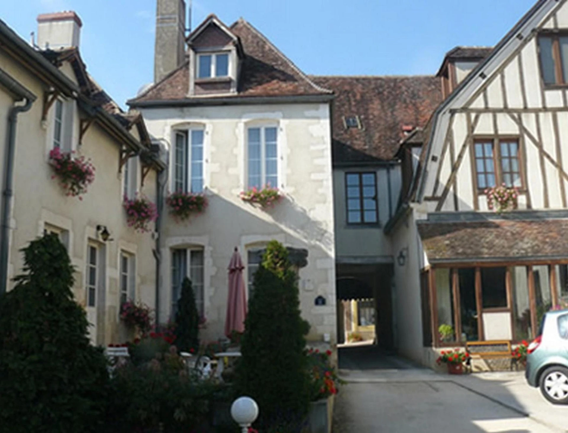 Organiser un séminaire d'entreprise : LOGIS HOTEL - Le Relais Saint Vincent à ligny-le-chatel