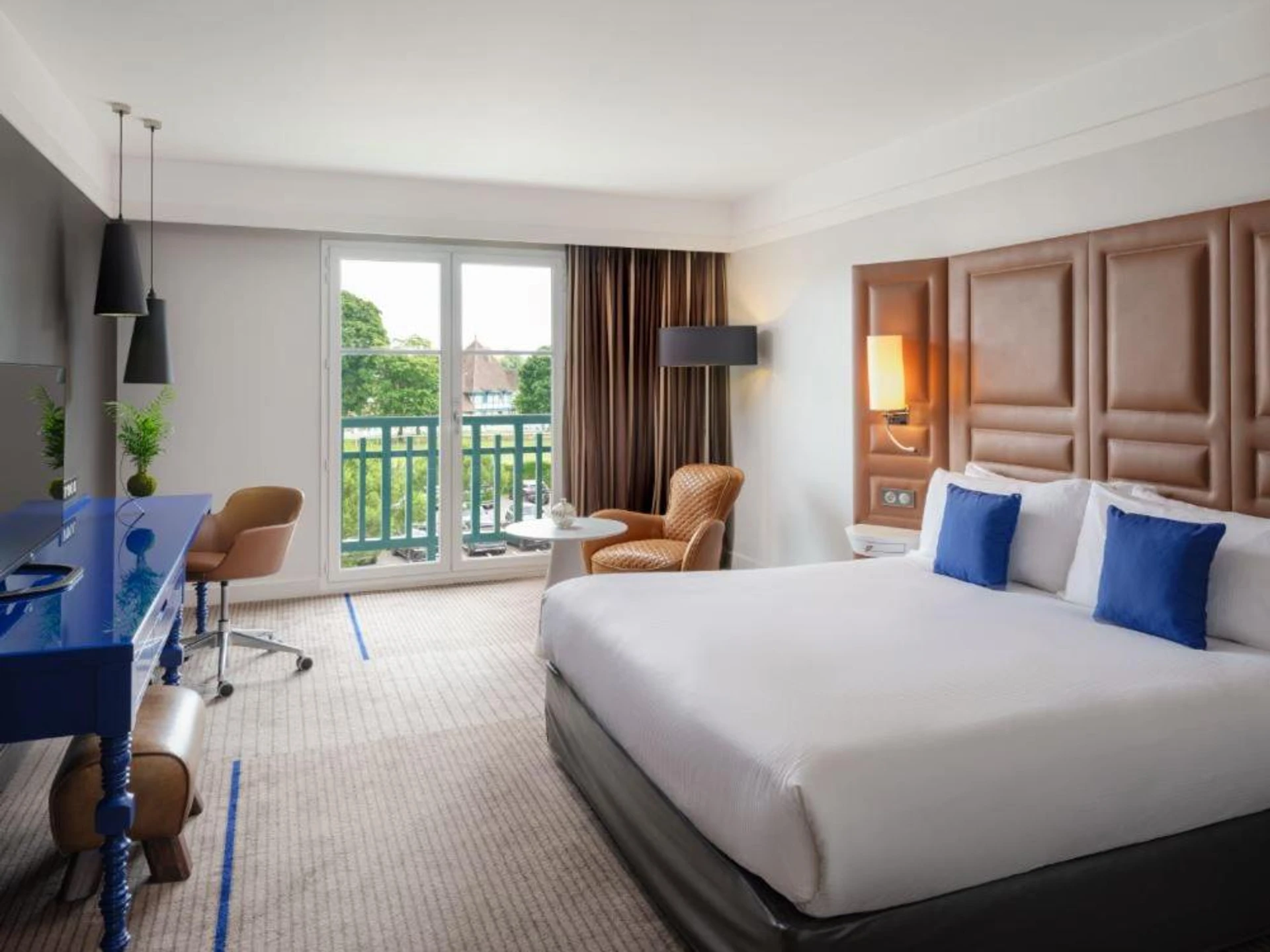 Chambre disponible pour un séminaire d'entreprise à Renaissance Paris Hippodrome de St. Cloud Hotel - Rueil-Malmaison