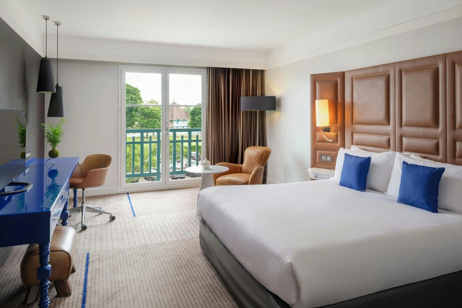 Chambre disponible pour un séminaire d'entreprise à Renaissance Paris Hippodrome de St. Cloud Hotel - Rueil-Malmaison