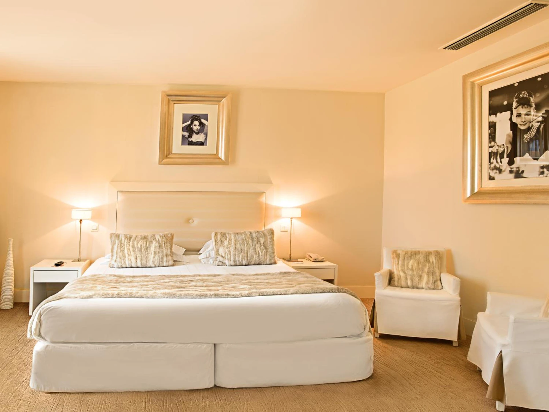 Chambre disponible pour un séminaire d'entreprise à Hotel Renoir - Cannes