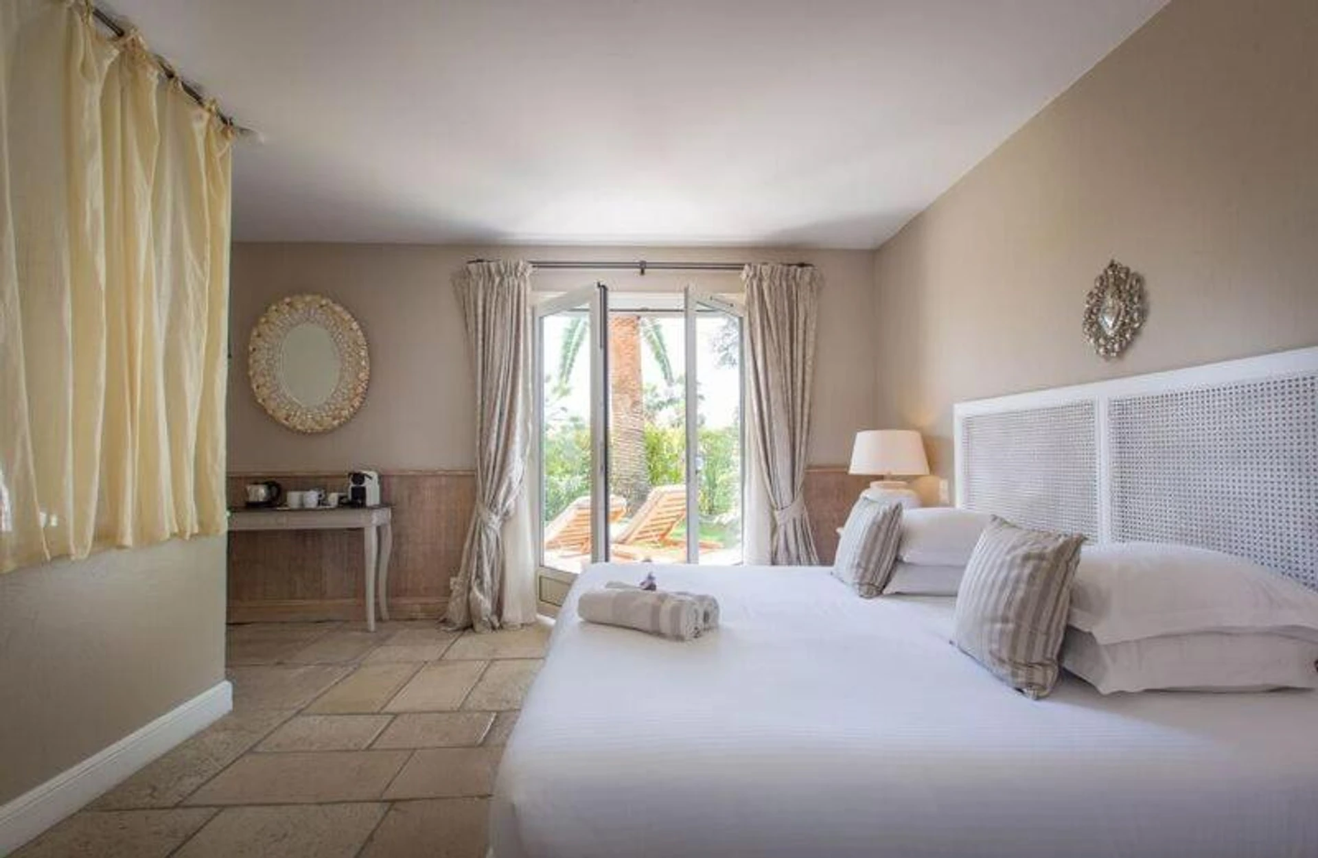 Chambre disponible pour un séminaire d'entreprise à Hôtel & Restaurant Alain Llorca - La Colle-sur-Loup