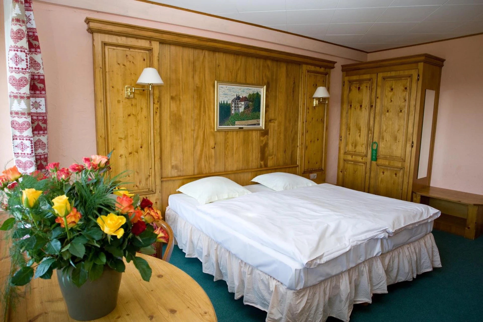 Chambre disponible pour un séminaire d'entreprise à Hotel Restaurant Aux Trois Roses - La Petite-Pierre