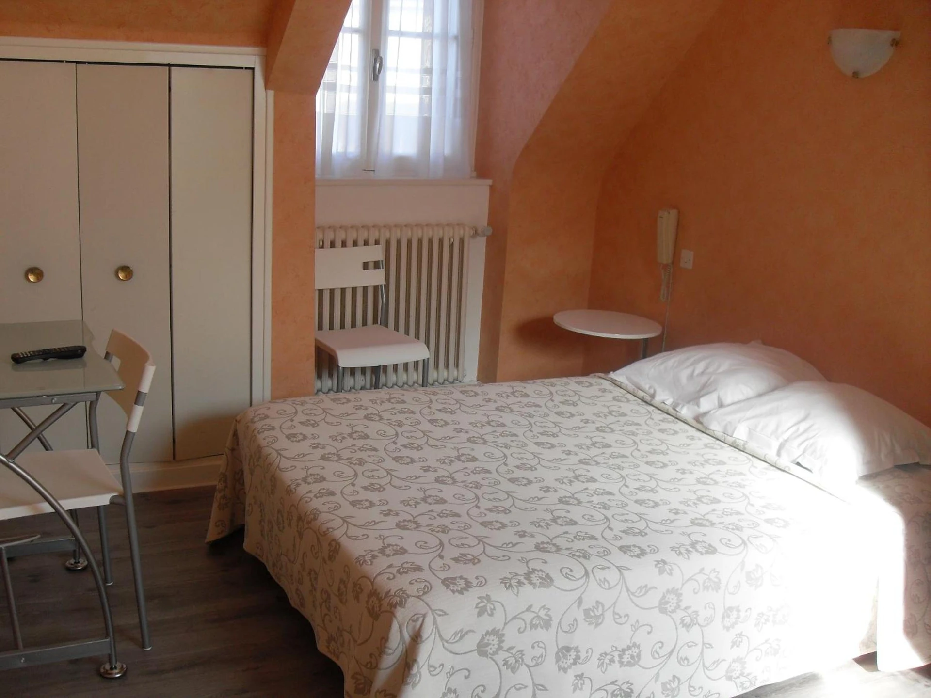 Chambre disponible pour un séminaire d'entreprise à Hotel Restaurant Bocher - Ploubazlanec