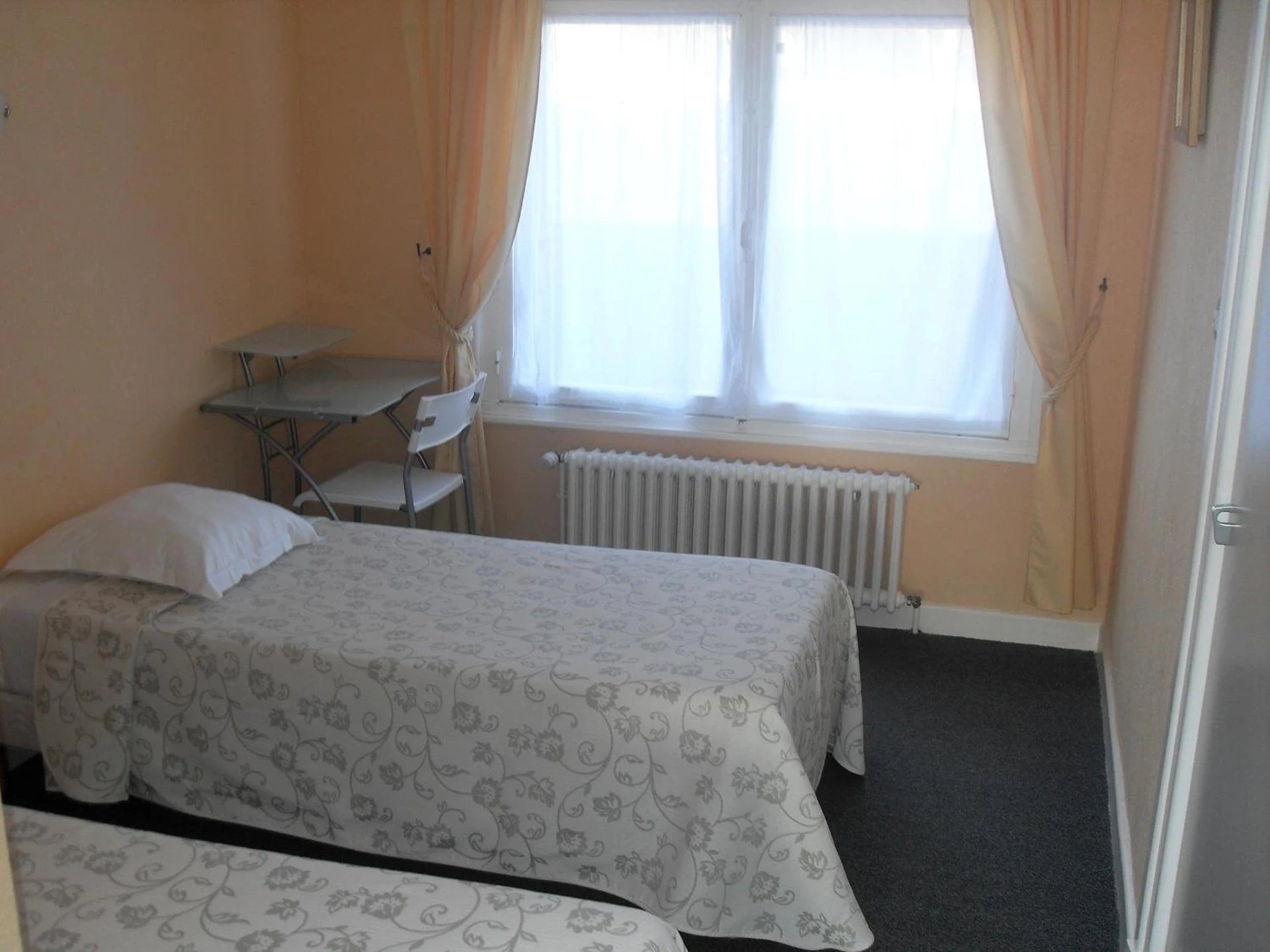Chambre disponible pour un séminaire d'entreprise à Hotel Restaurant Bocher - Ploubazlanec