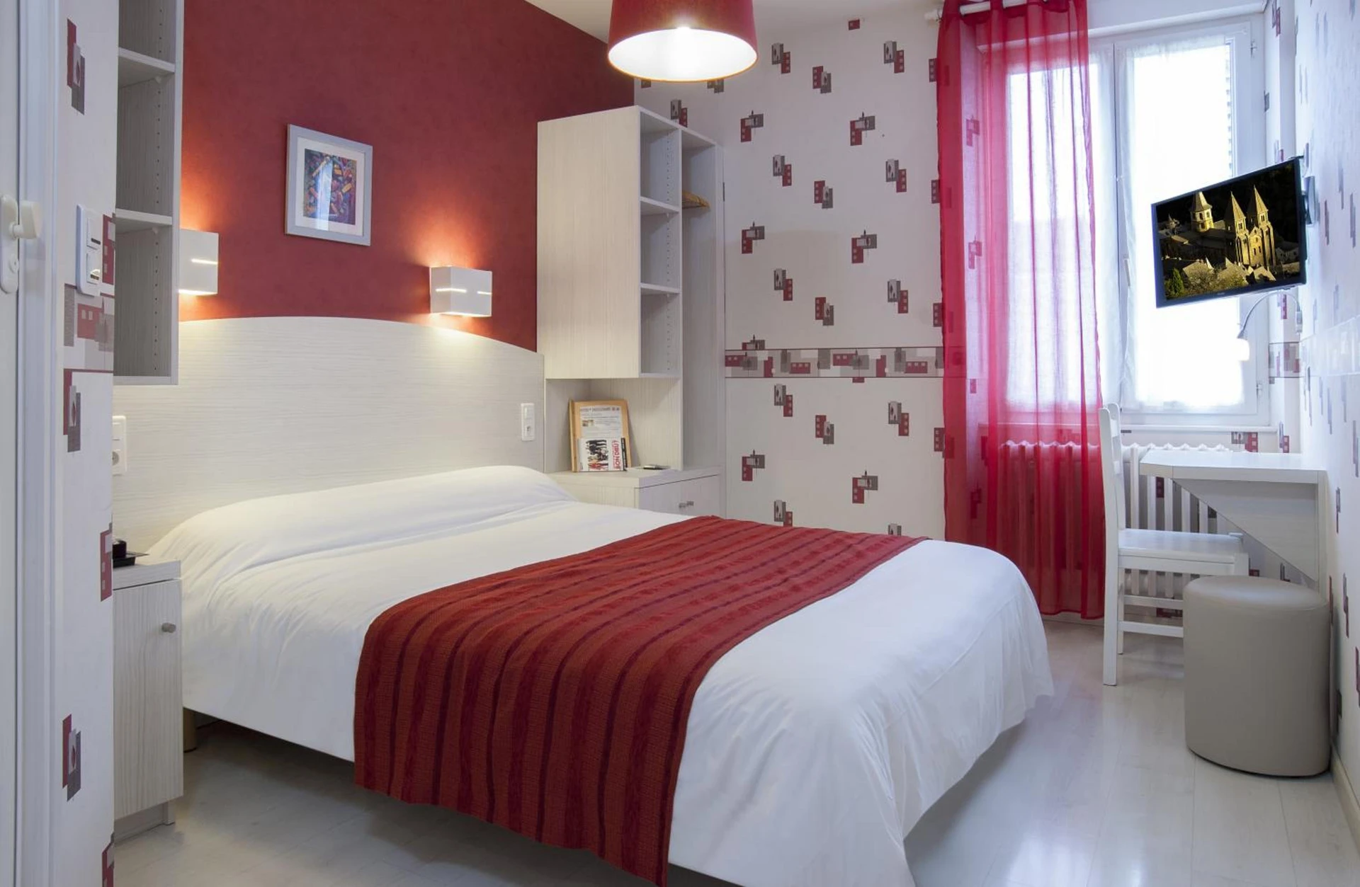 Chambre disponible pour un séminaire d'entreprise à Logis Hôtel Restaurant Cazes Arazat - Laissac