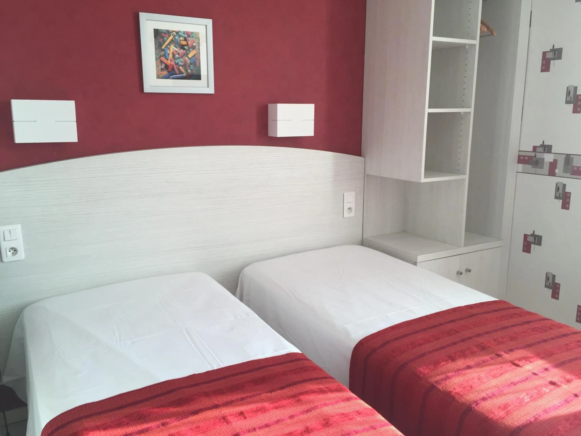 Chambre disponible pour un séminaire d'entreprise à Logis Hôtel Restaurant Cazes Arazat - Laissac