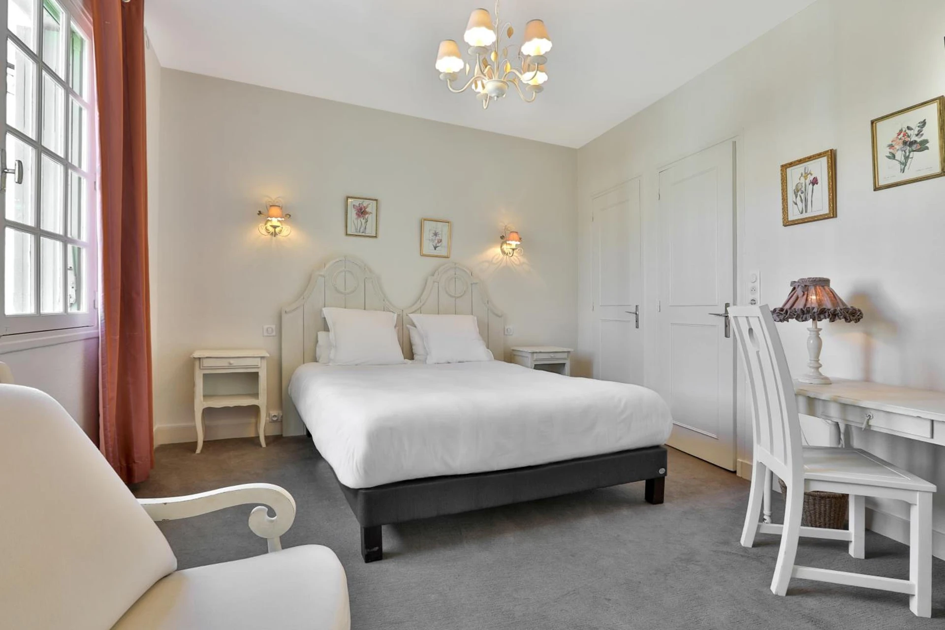 Magnifique chambre pour un séminaire d'entreprise à Hotel Restaurant Charbonnel - Brantôme