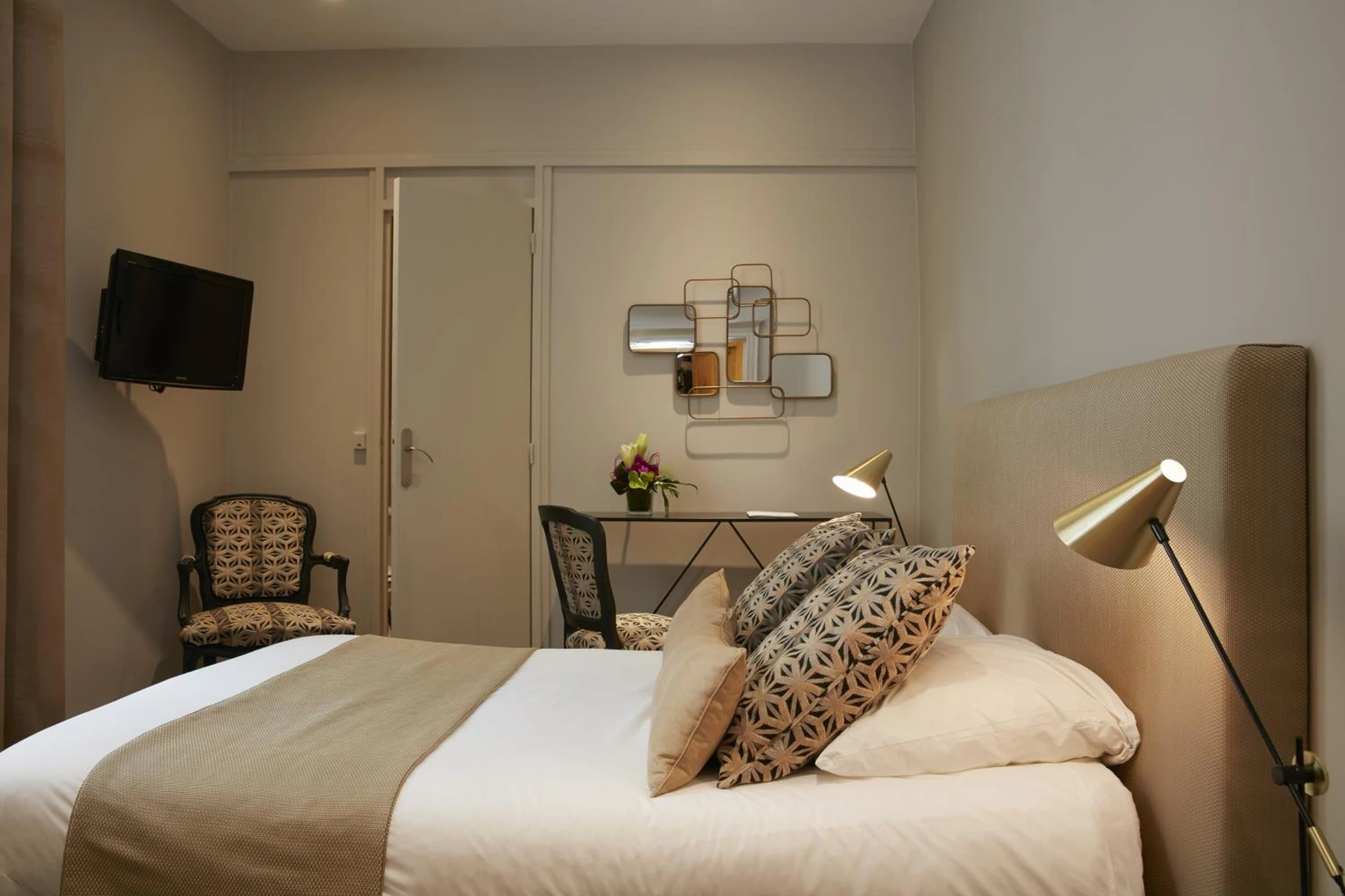 Chambre disponible pour un séminaire d'entreprise à Logis Hôtel - Restaurant Maison Claude Darroze - Langon
