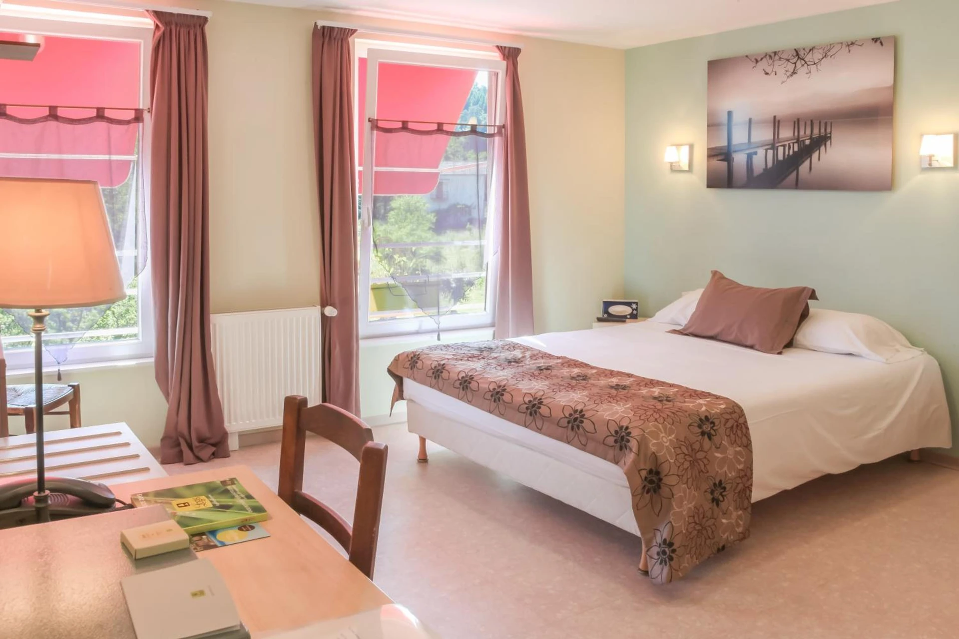 Chambre disponible pour un séminaire d'entreprise à Logis Hôtel Restaurant de la Dore - Vertolaye