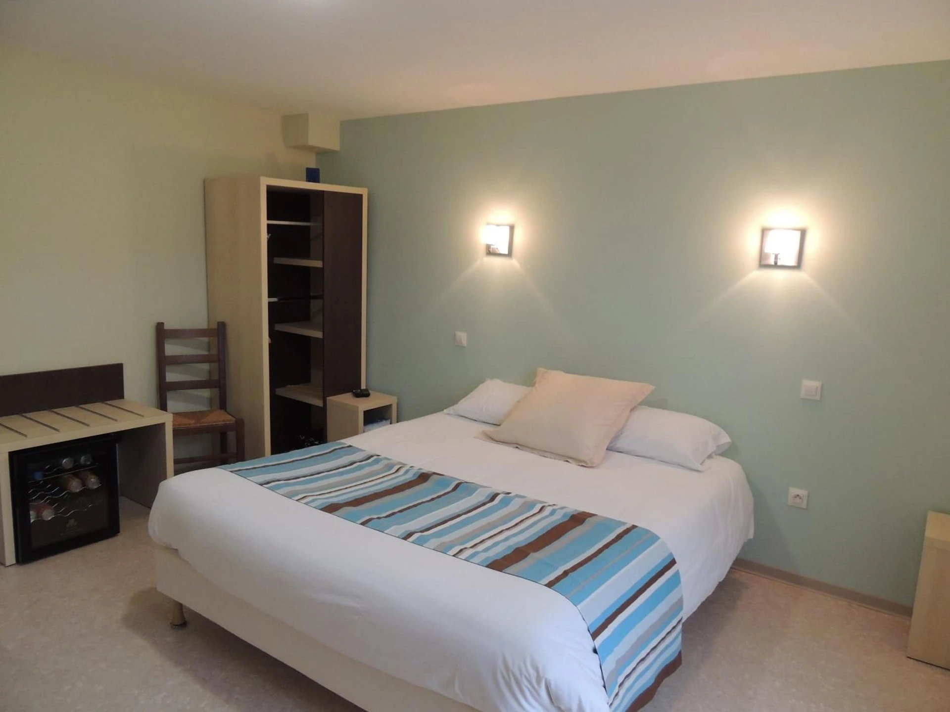 Chambre disponible pour un séminaire d'entreprise à Logis Hôtel Restaurant de la Dore - Vertolaye
