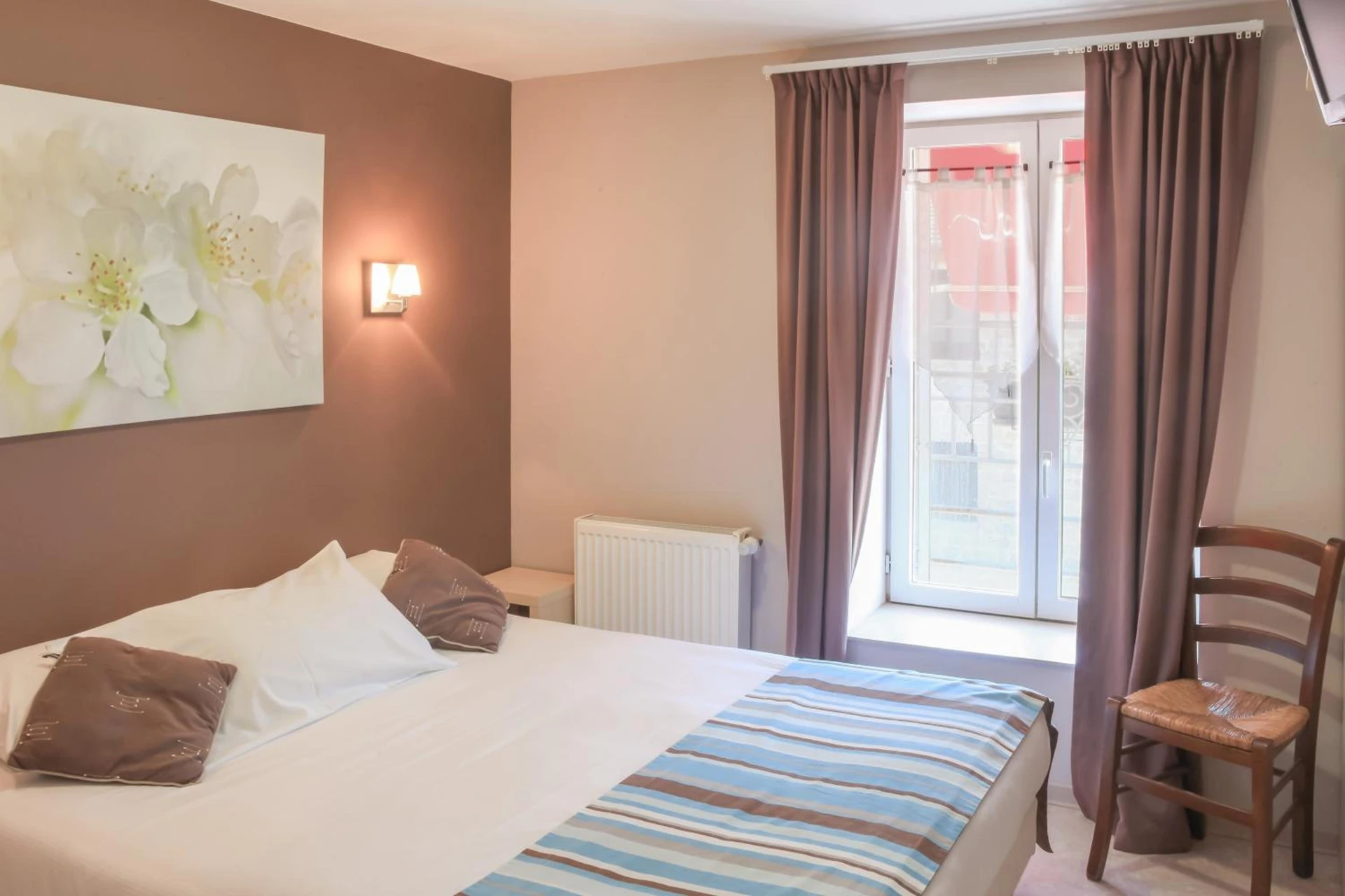 Magnifique chambre pour un séminaire d'entreprise à Logis Hôtel Restaurant de la Dore - Vertolaye