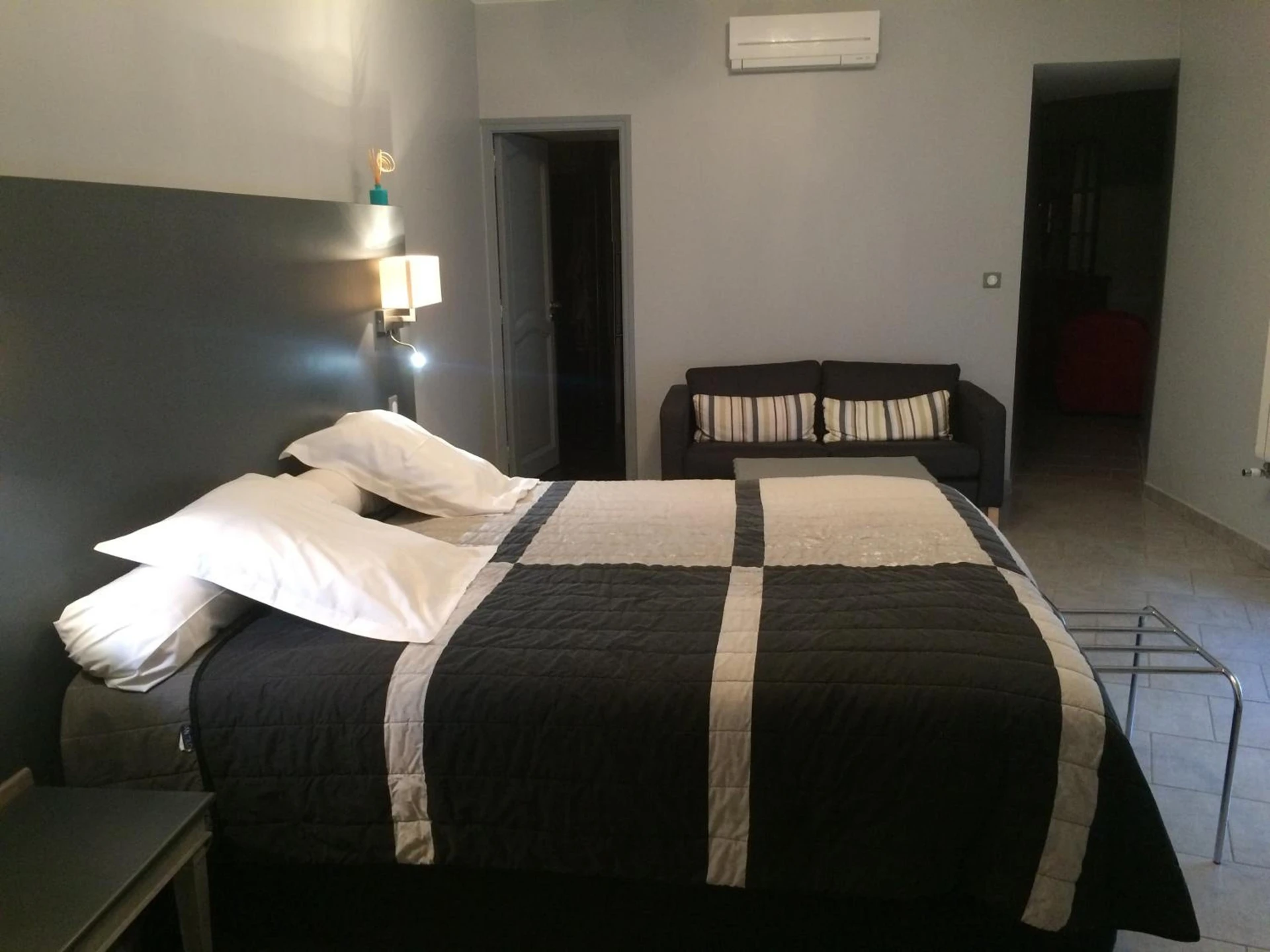 Chambre disponible pour un séminaire d'entreprise à Logis Hôtel Restaurant de la Paix - Lodève