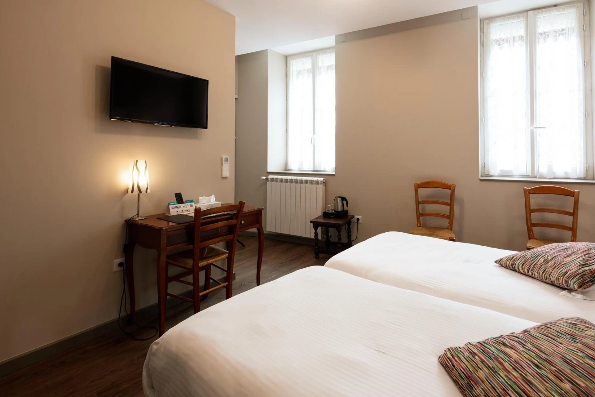 Chambre disponible pour un séminaire d'entreprise à Logis Hôtel Restaurant de la Paix - Lodève