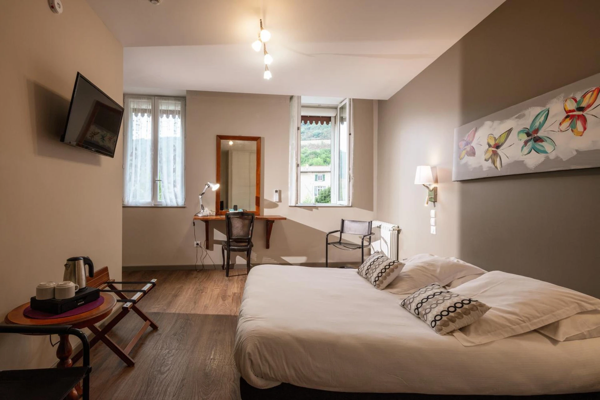 Magnifique chambre pour un séminaire d'entreprise à Logis Hôtel Restaurant de la Paix - Lodève
