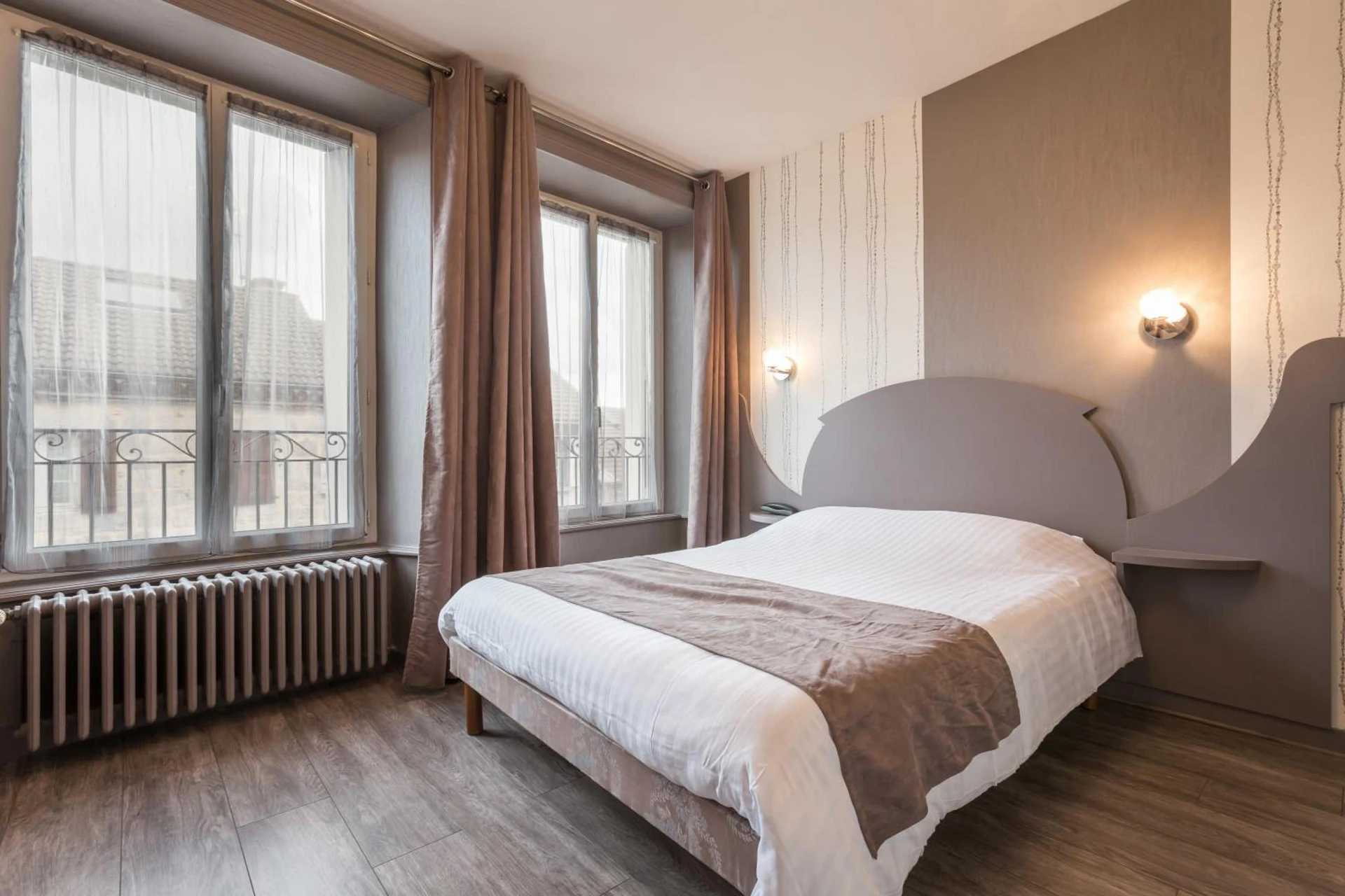 Magnifique chambre pour un séminaire d'entreprise à Logis SPA Hotel Restaurant De La Poste - Tence