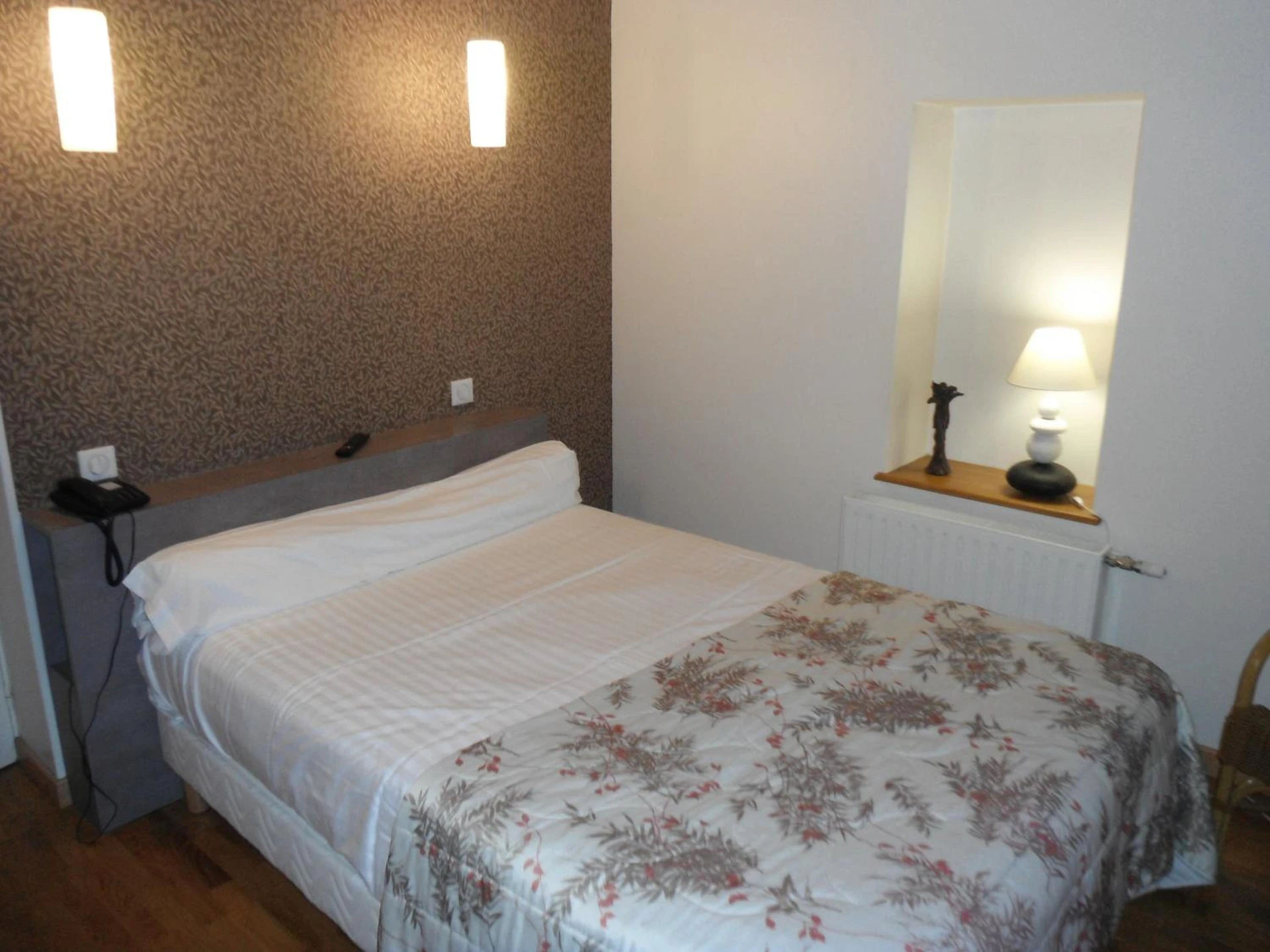 Chambre disponible pour un séminaire d'entreprise à Hotel Restaurant de la Poste - Saint-Just-en-Chevalet