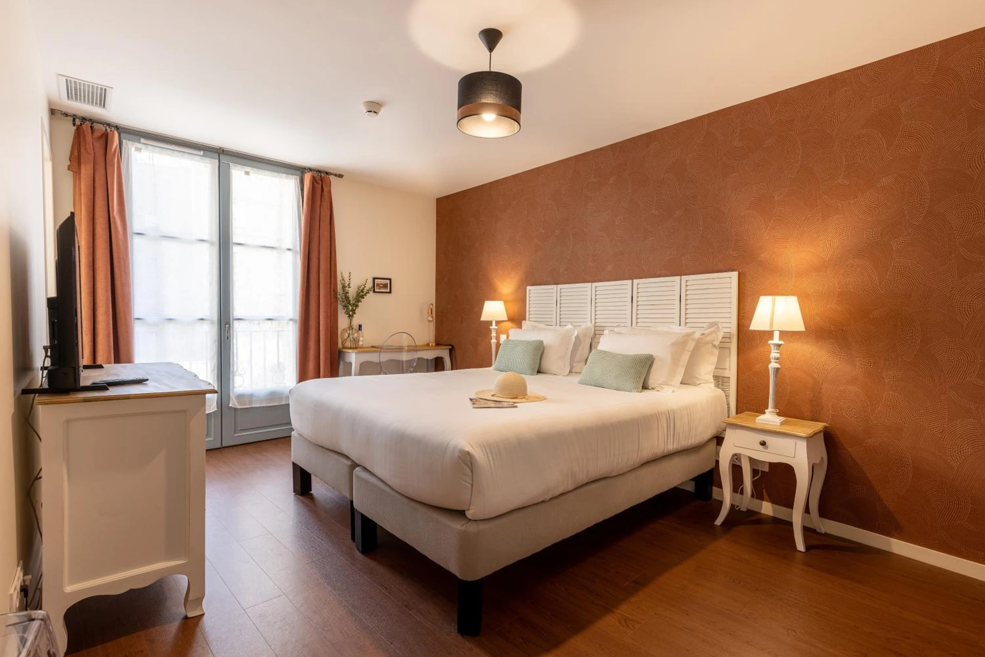 Chambre disponible pour un séminaire d'entreprise à Hôtel-Restaurant des Augustins - Saint-Cyprien