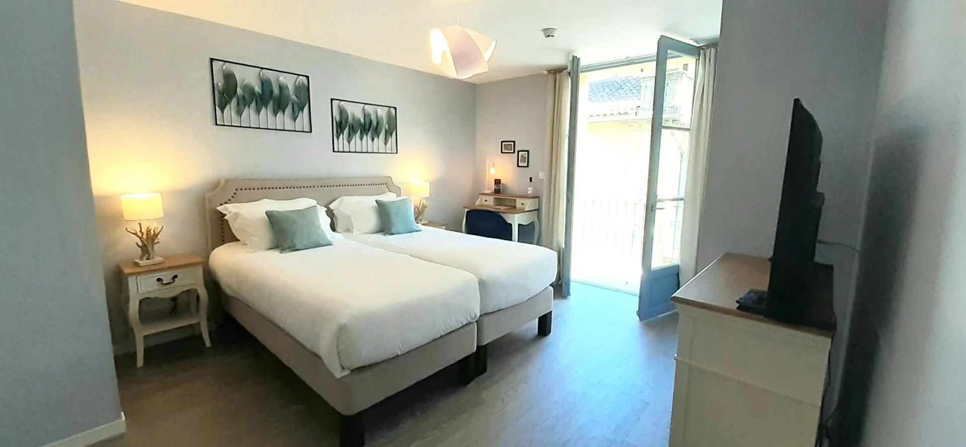 Magnifique chambre pour un séminaire d'entreprise à Hôtel-Restaurant des Augustins - Saint-Cyprien