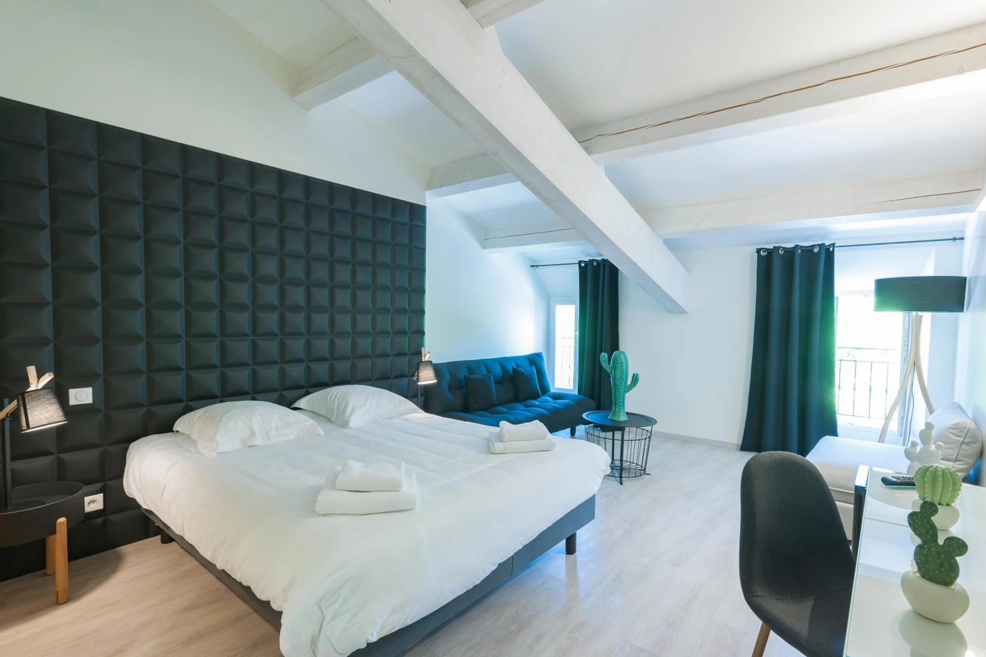 Chambre disponible pour un séminaire d'entreprise à Hotel Restaurant des Maures - Collobrières