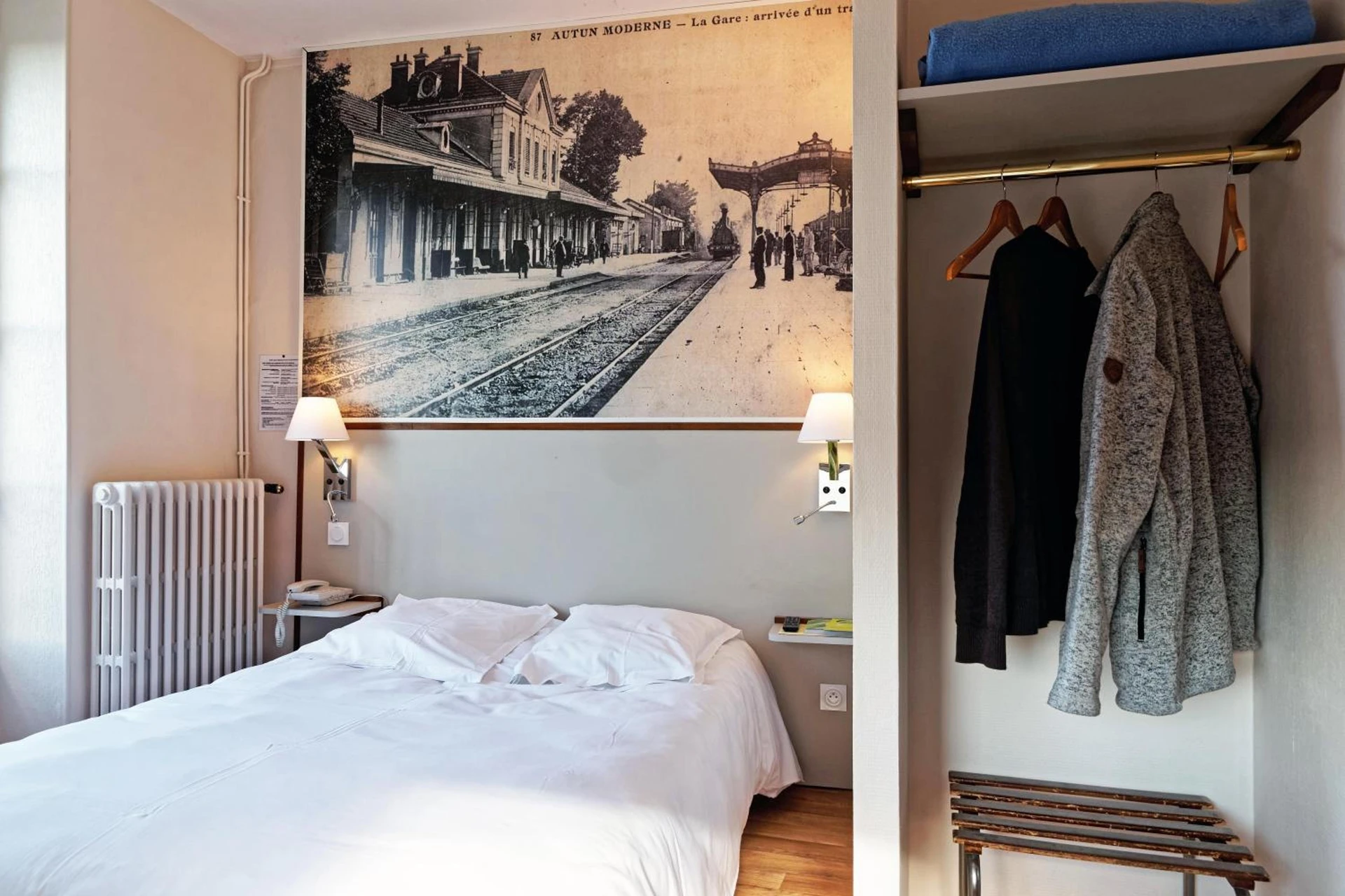 Chambre disponible pour un séminaire d'entreprise à Contact Hôtel du Commerce et son restaurant Côte à Côte - Autun