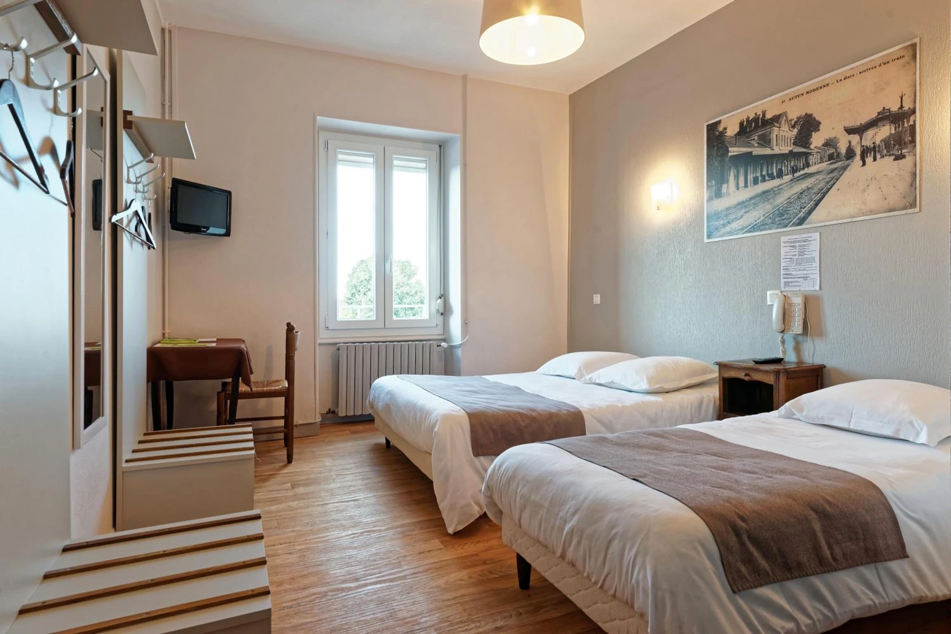 Magnifique chambre pour un séminaire d'entreprise à Contact Hôtel du Commerce et son restaurant Côte à Côte - Autun
