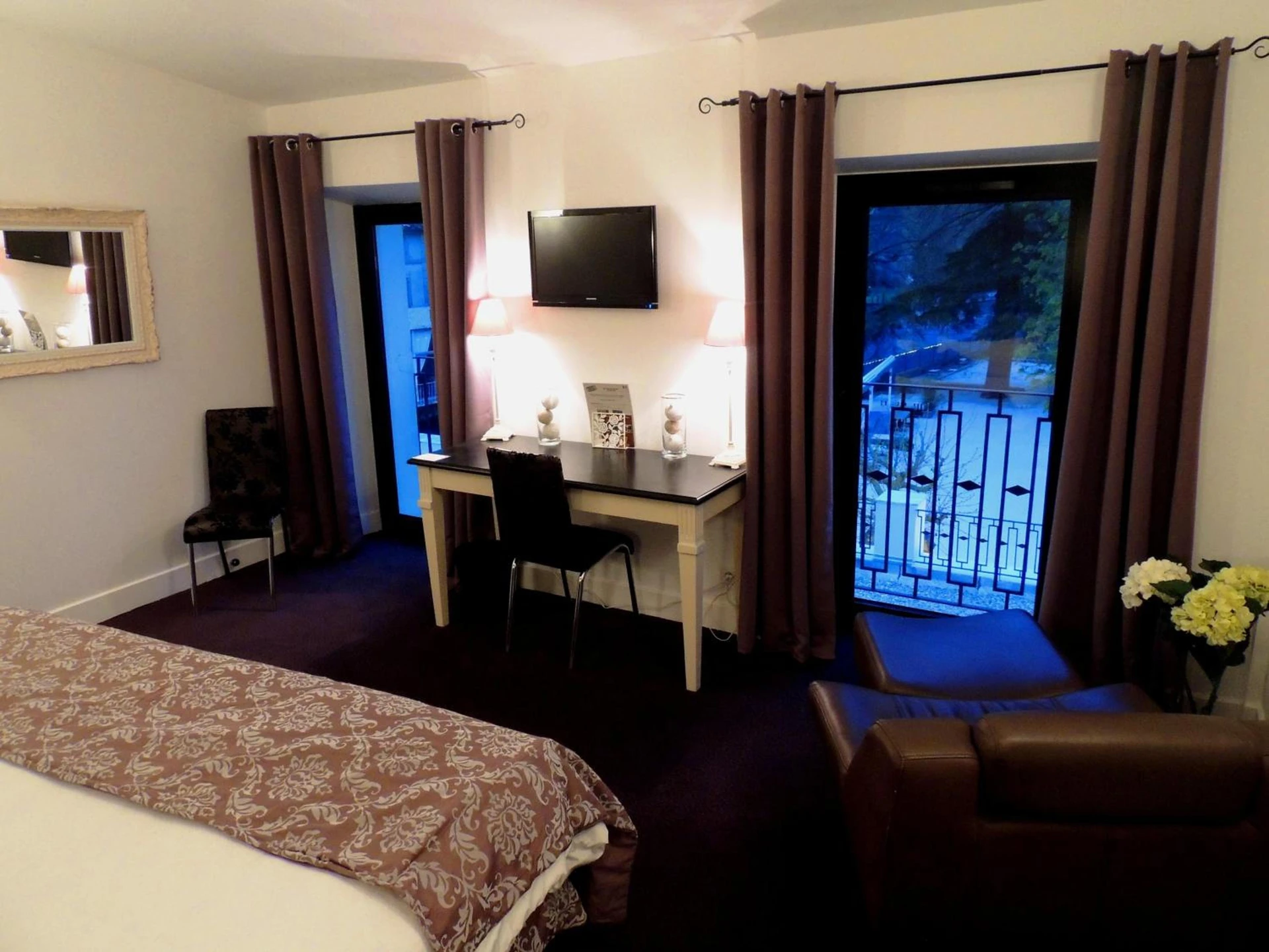 Lieu convivial pour un séminaire d'entreprise à Hotel Restaurant du Parc en Bord de Rivière - Fontaine-de-Vaucluse - En savoir plus 