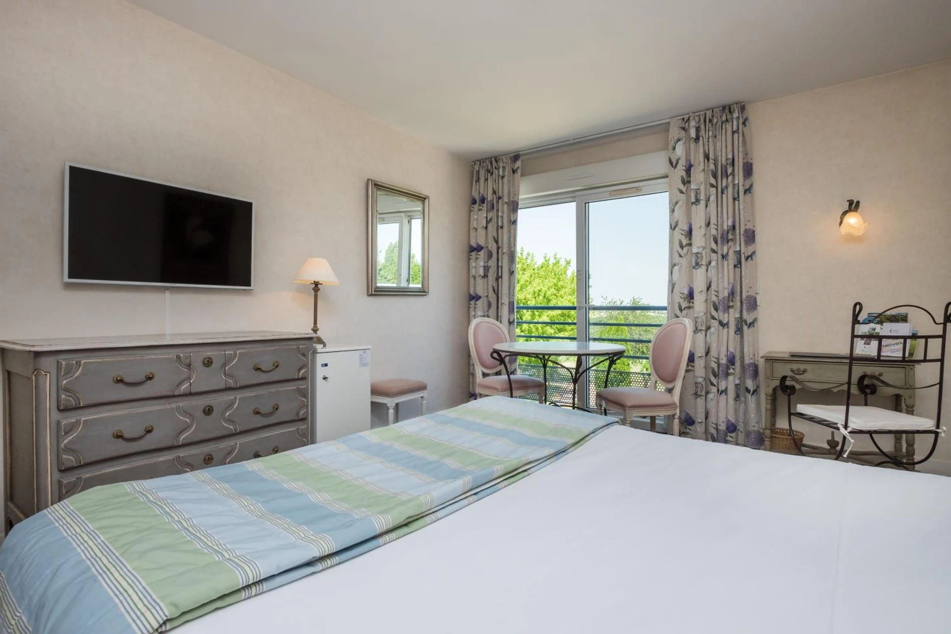 Chambre disponible pour un séminaire d'entreprise à L'Ermitage Hotel & Restaurant - Saulges