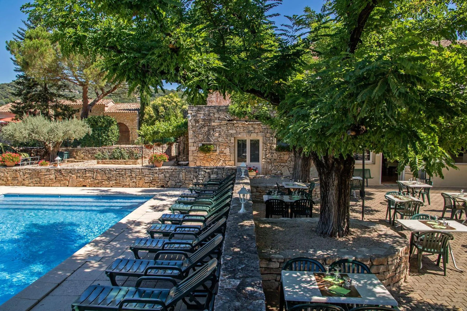 Ambiance de travail pour séminaire d'entreprise à Logis Hôtel Restaurant L'Escarbille - Saint-Martin-dʼArdèche