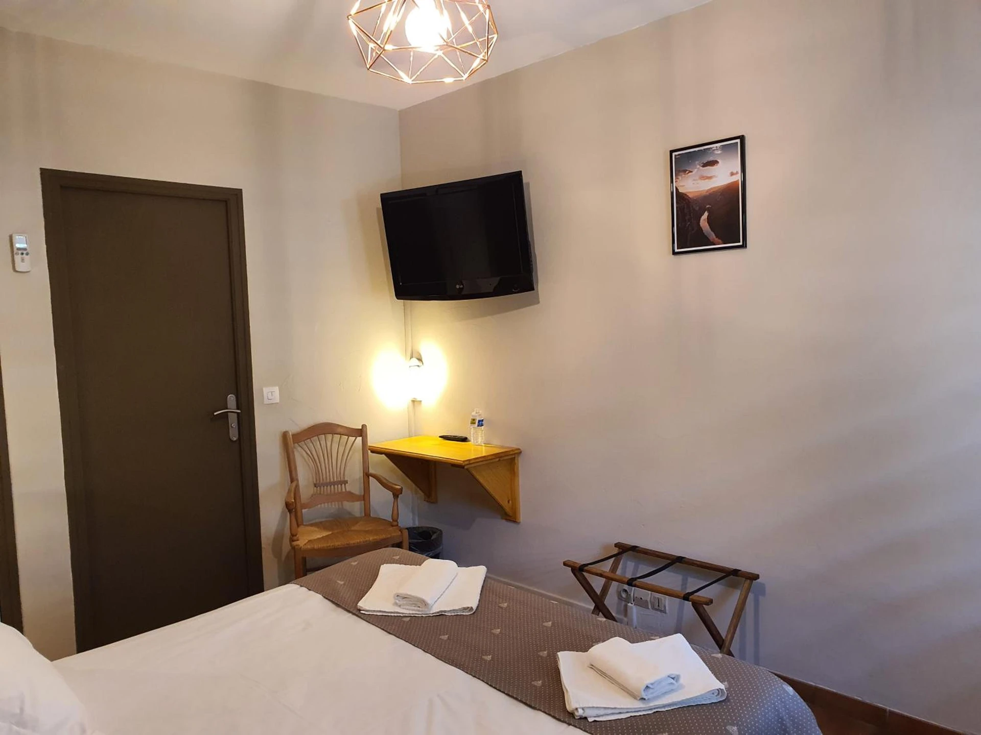 Magnifique chambre pour un séminaire d'entreprise à Logis Hôtel Restaurant L'Escarbille - Saint-Martin-dʼArdèche