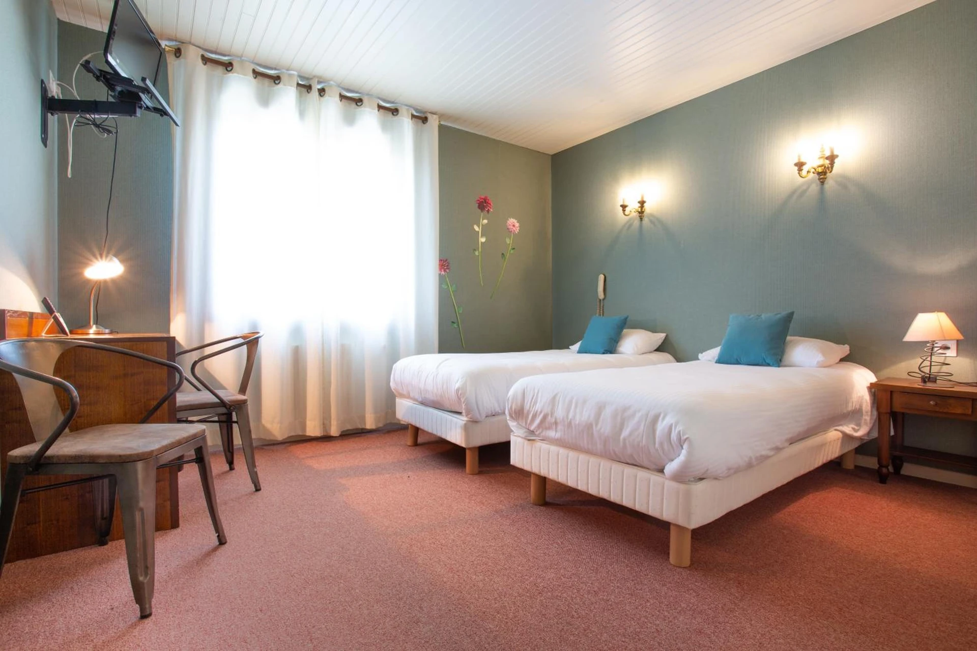 Chambre disponible pour un séminaire d'entreprise à Logis Hôtel et Restaurant La Bombardière - Cuq-Toulza