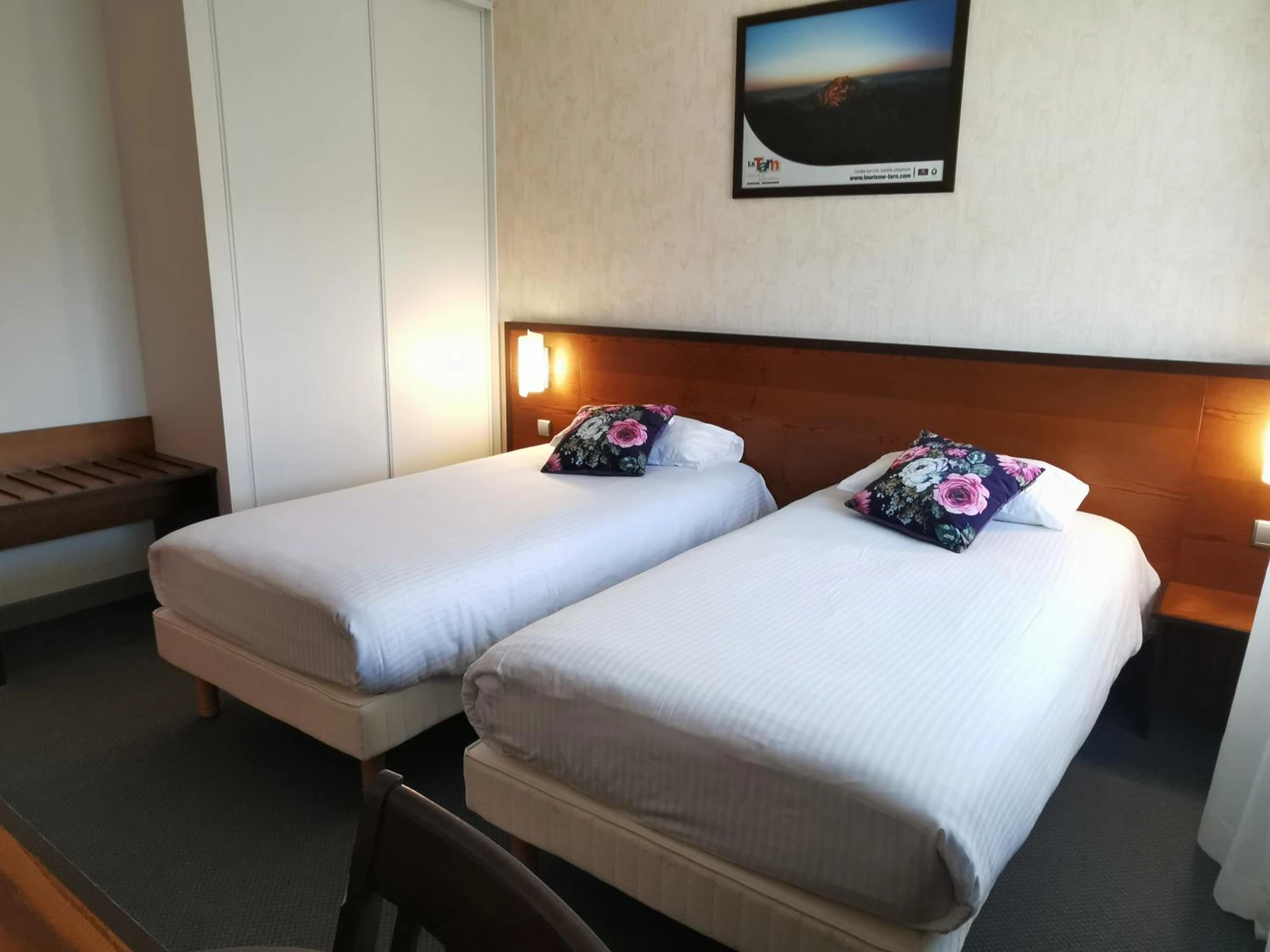 Chambre disponible pour un séminaire d'entreprise à Logis Hôtel et Restaurant La Bombardière - Cuq-Toulza