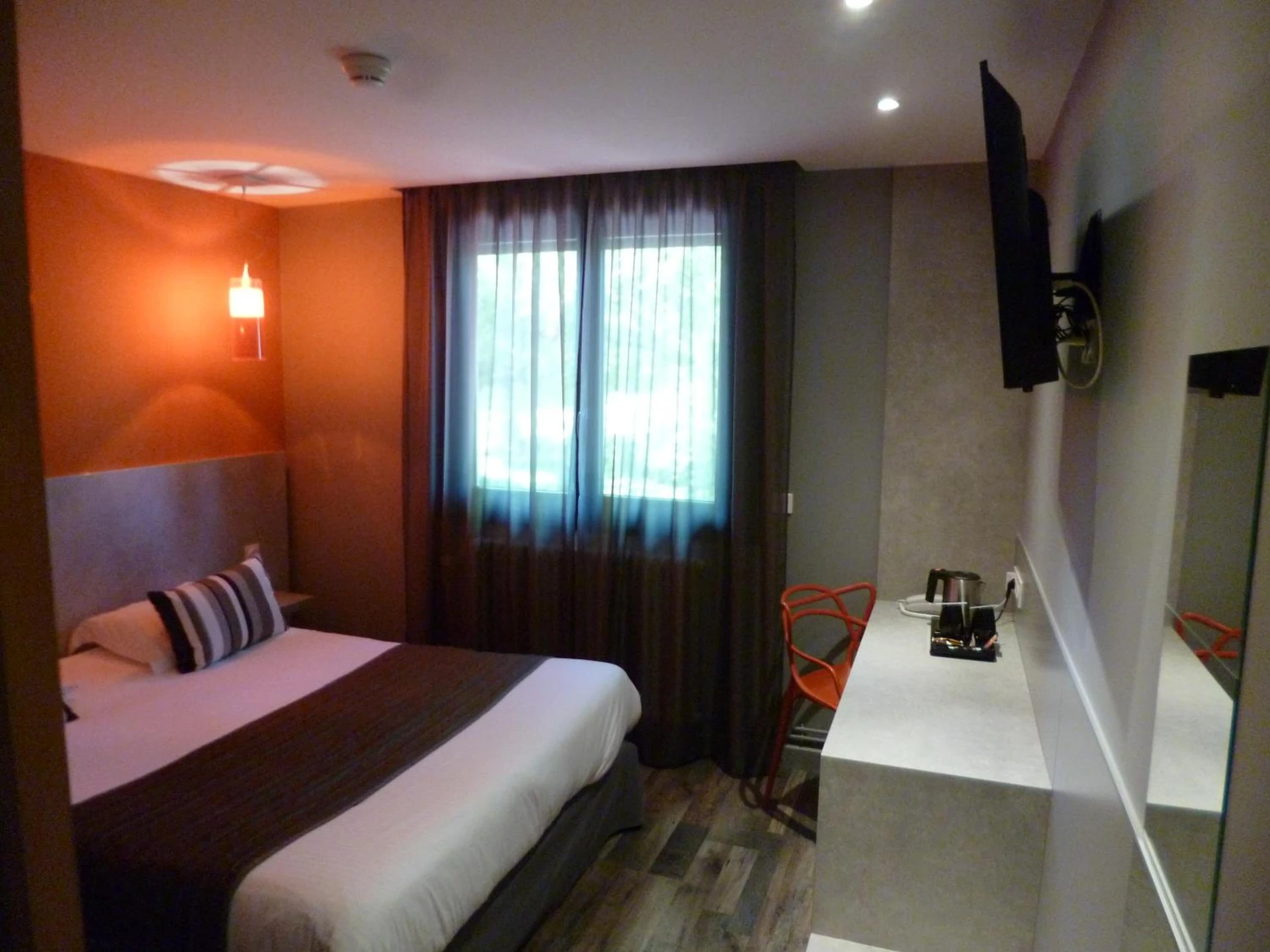 Magnifique chambre pour un séminaire d'entreprise à Hôtel Logis Restaurant La Fontaine - Mantry