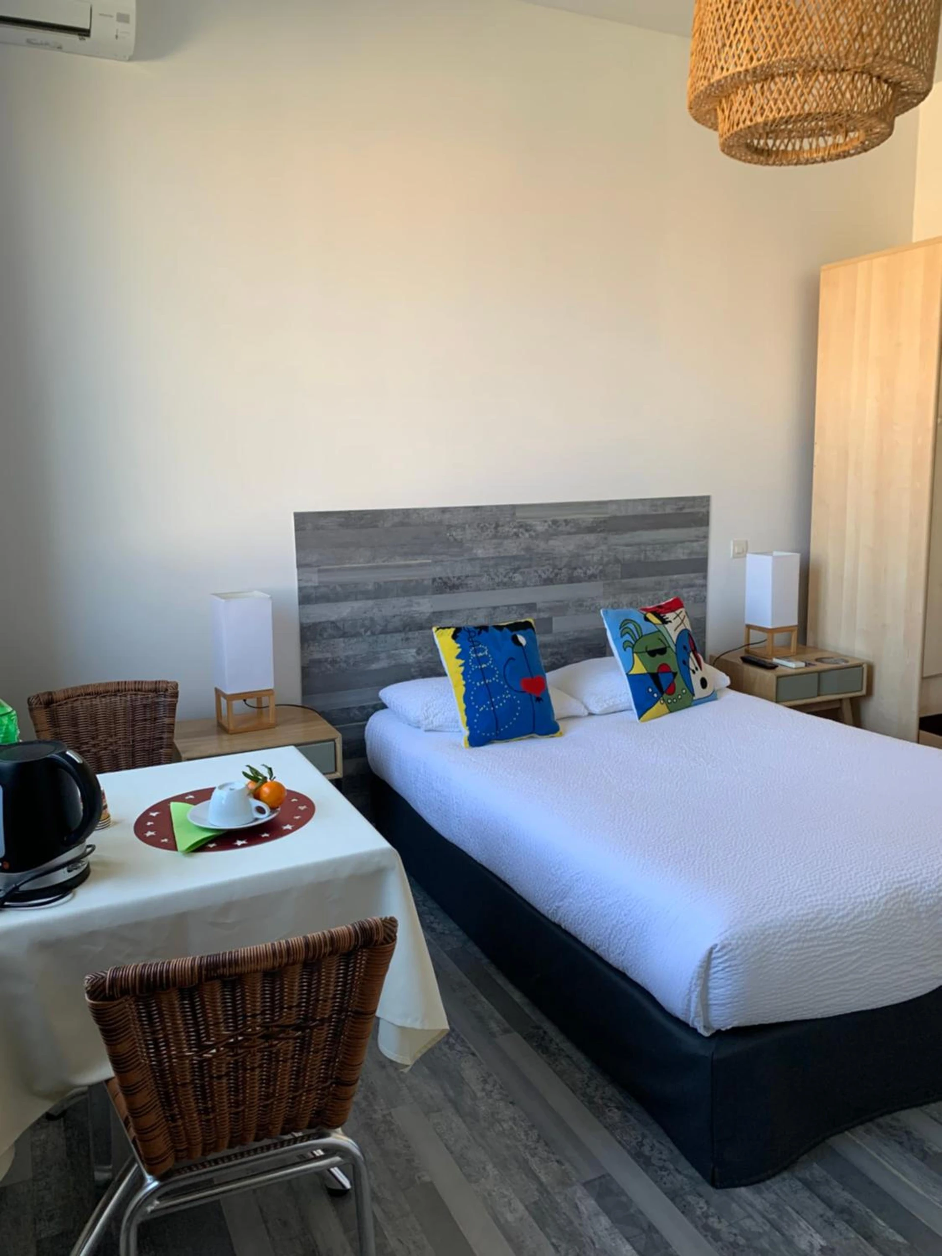 Chambre disponible pour un séminaire d'entreprise à Hôtel Restaurant La Plage - Port-Saint-Louis-du-Rhône