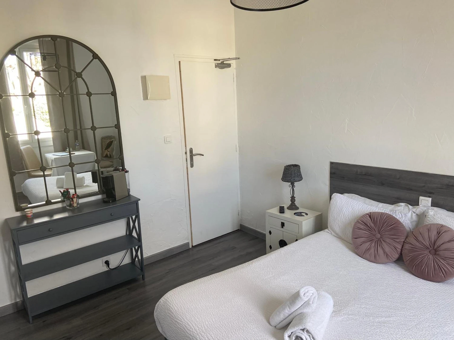 Chambre disponible pour un séminaire d'entreprise à Hôtel Restaurant La Plage - Port-Saint-Louis-du-Rhône