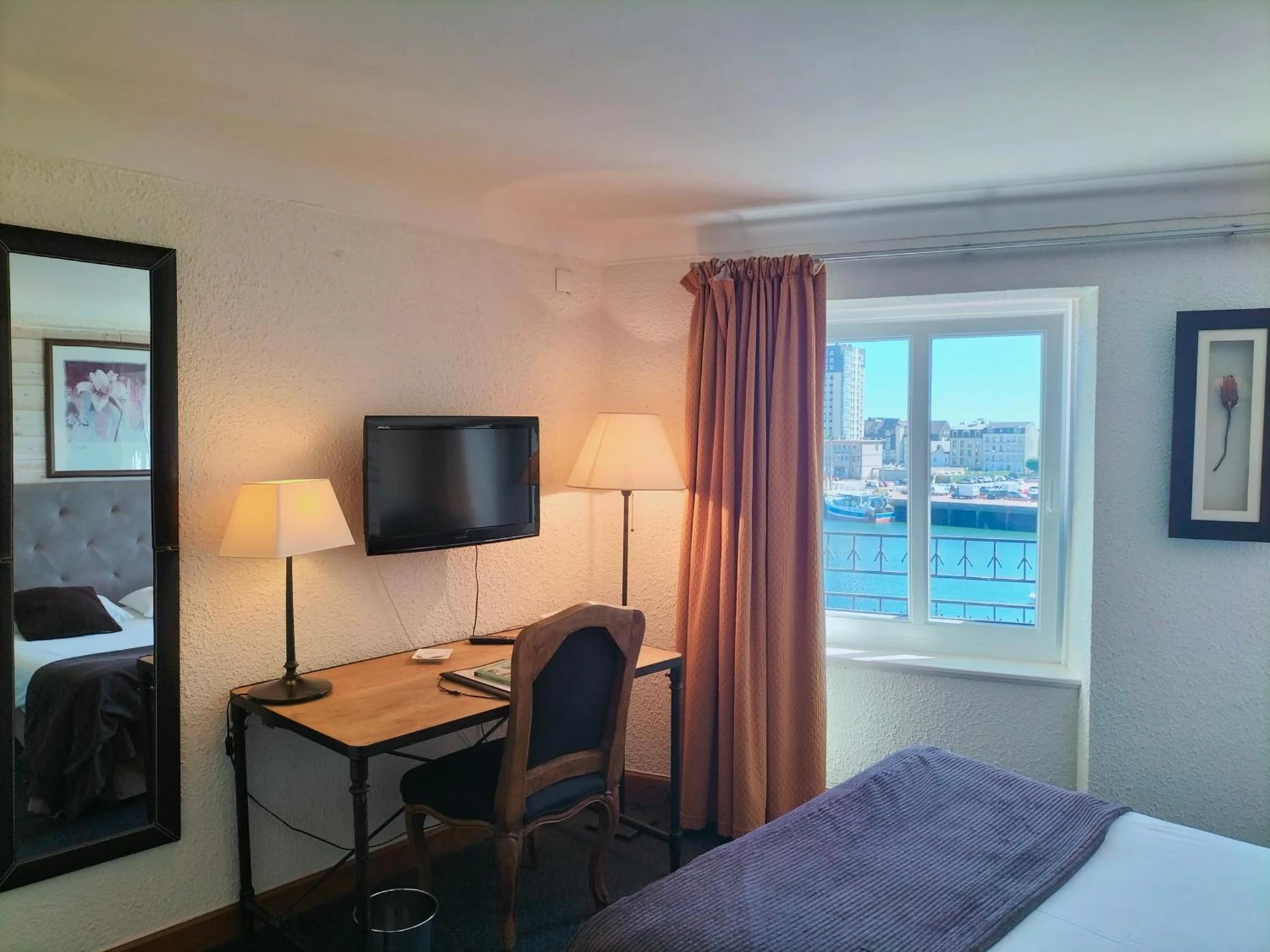Chambre disponible pour un séminaire d'entreprise à Logis HOTEL RESTAURANT La Régence - Cherbourg-en-Cotentin