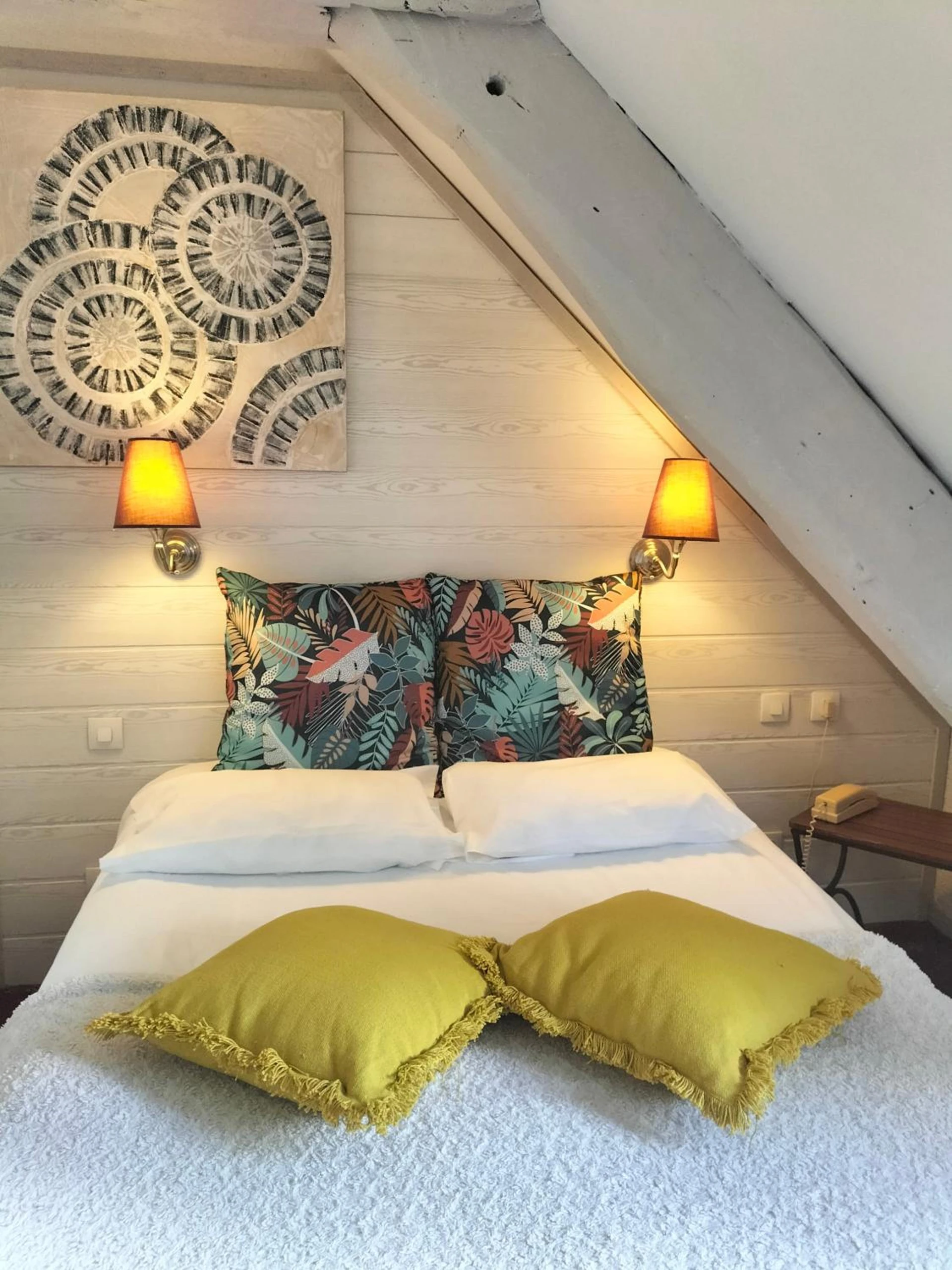 Magnifique chambre pour un séminaire d'entreprise à Logis HOTEL RESTAURANT La Régence - Cherbourg-en-Cotentin
