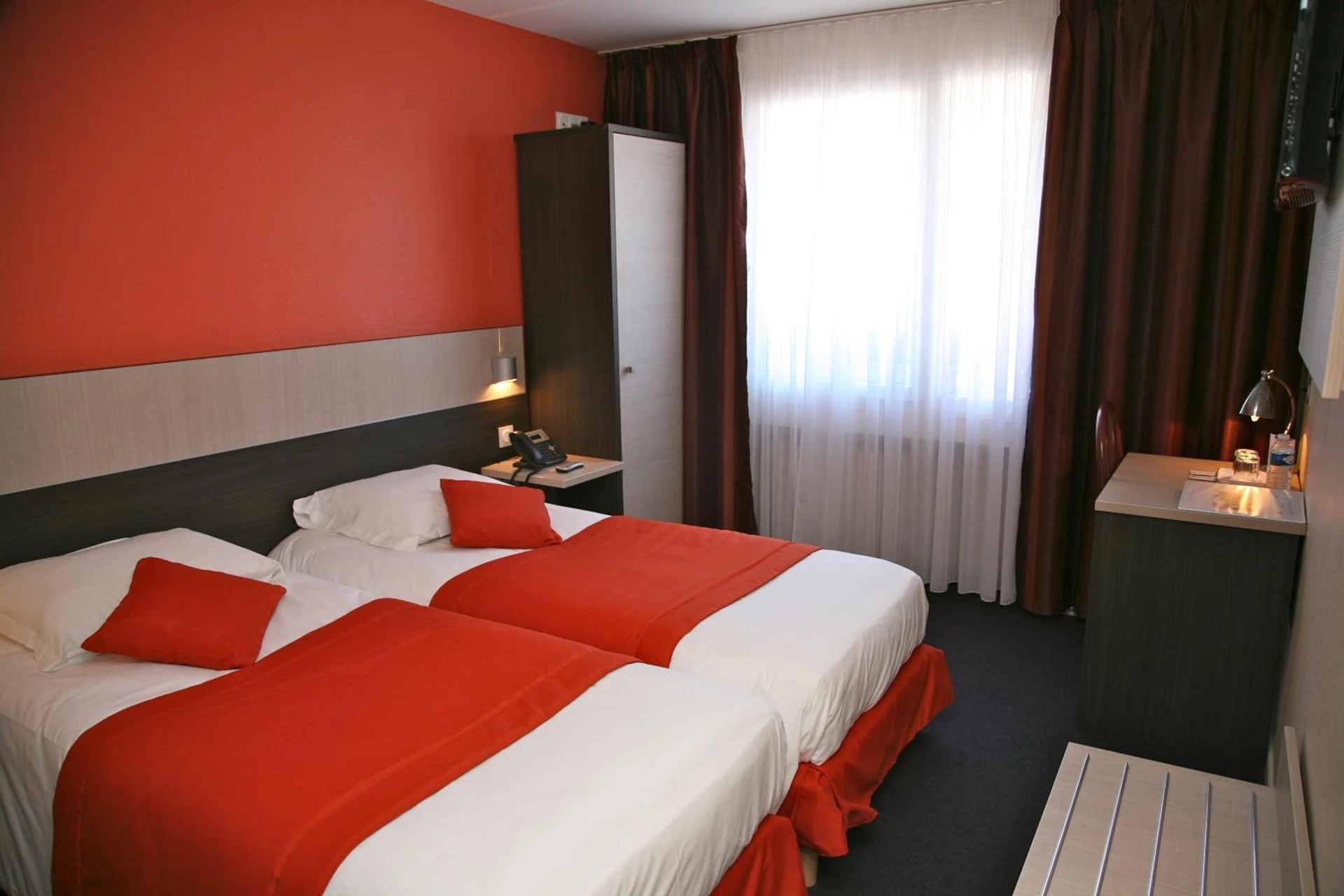 Magnifique chambre pour un séminaire d'entreprise à Logis Hôtel- Restaurant La Renaissance - Baccarat