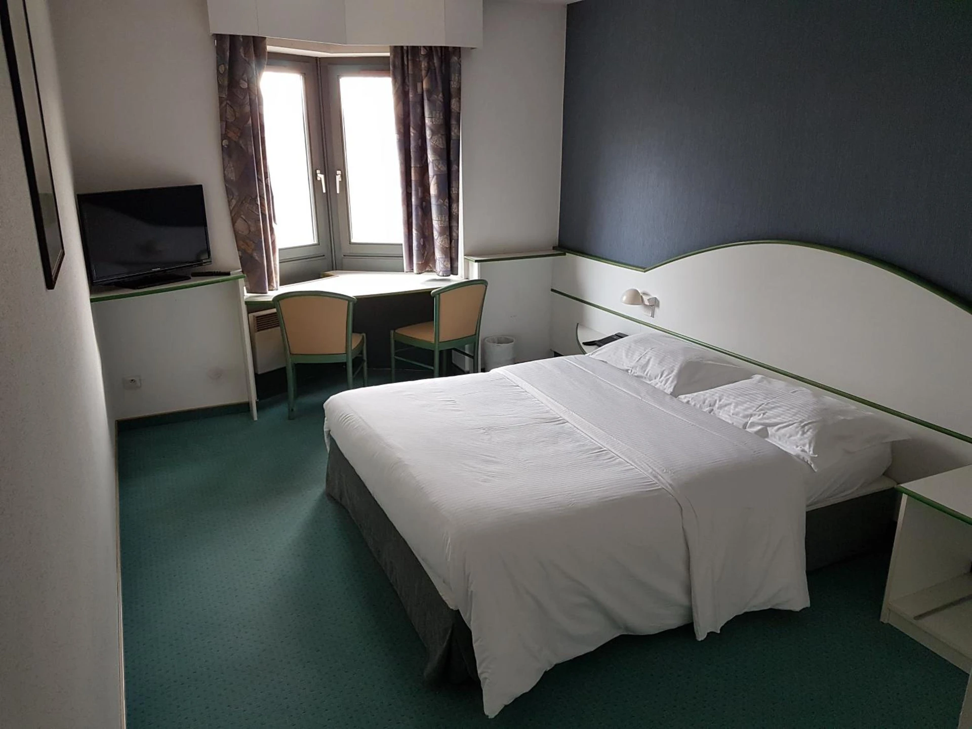 Chambre disponible pour un séminaire d'entreprise à Hotel Restaurant La Tour Romaine - Haguenau - Strasbourg Nord - Schweighouse-sur-Moder