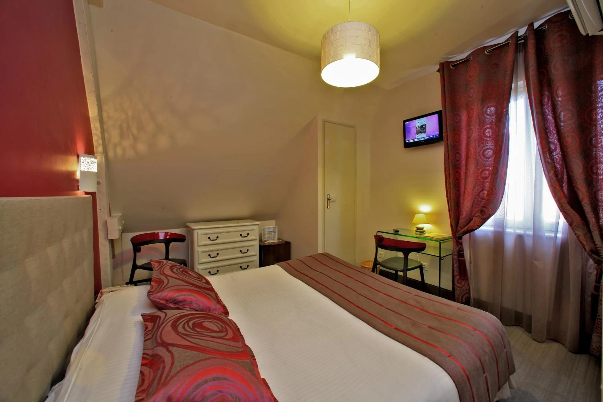 Magnifique chambre pour un séminaire d'entreprise à Hotel Restaurant Laborderie - Tamniès