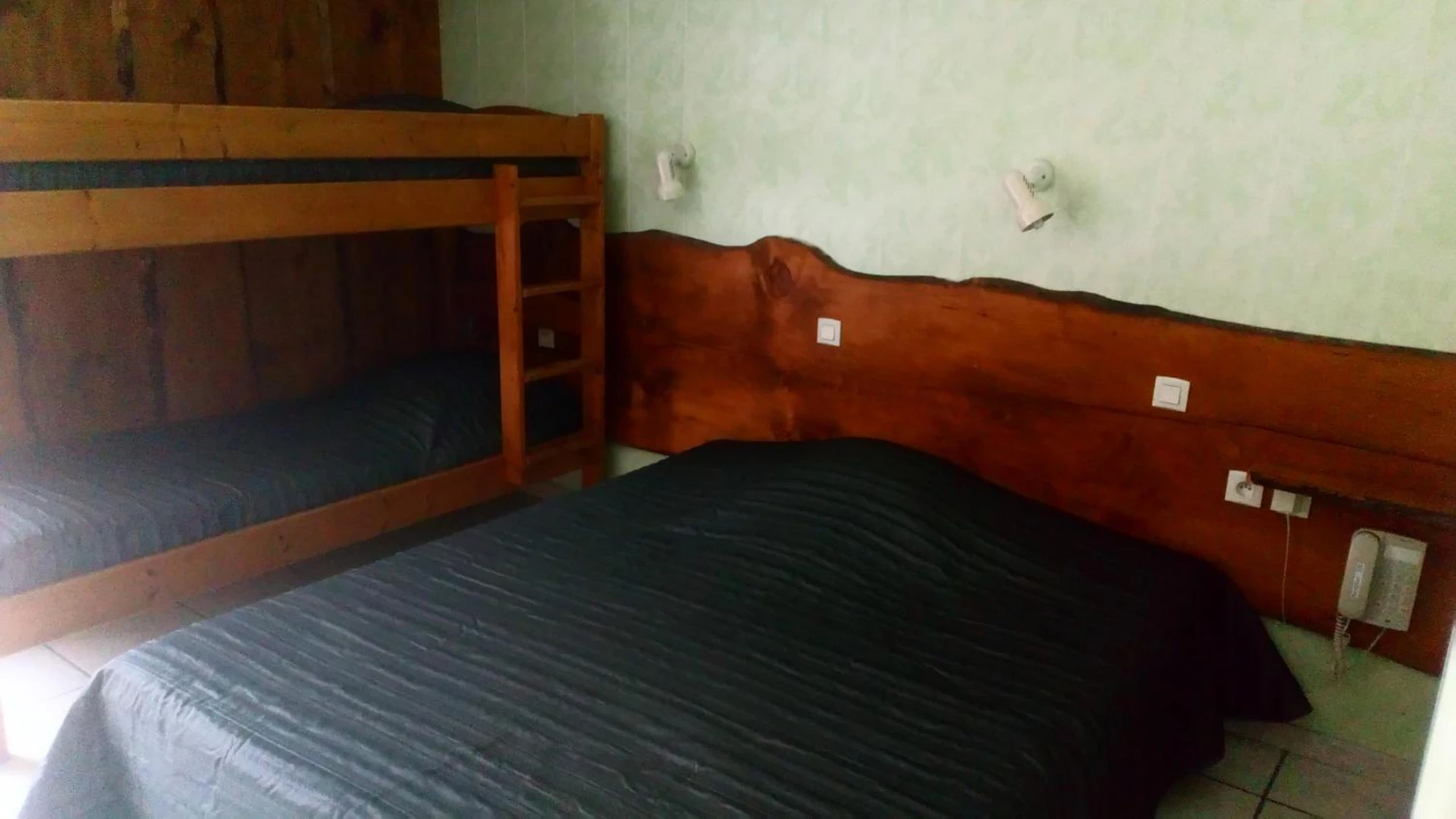 Chambre disponible pour un séminaire d'entreprise à Hotel Restaurant Lancheton - Saint-Julien-Mont-denis