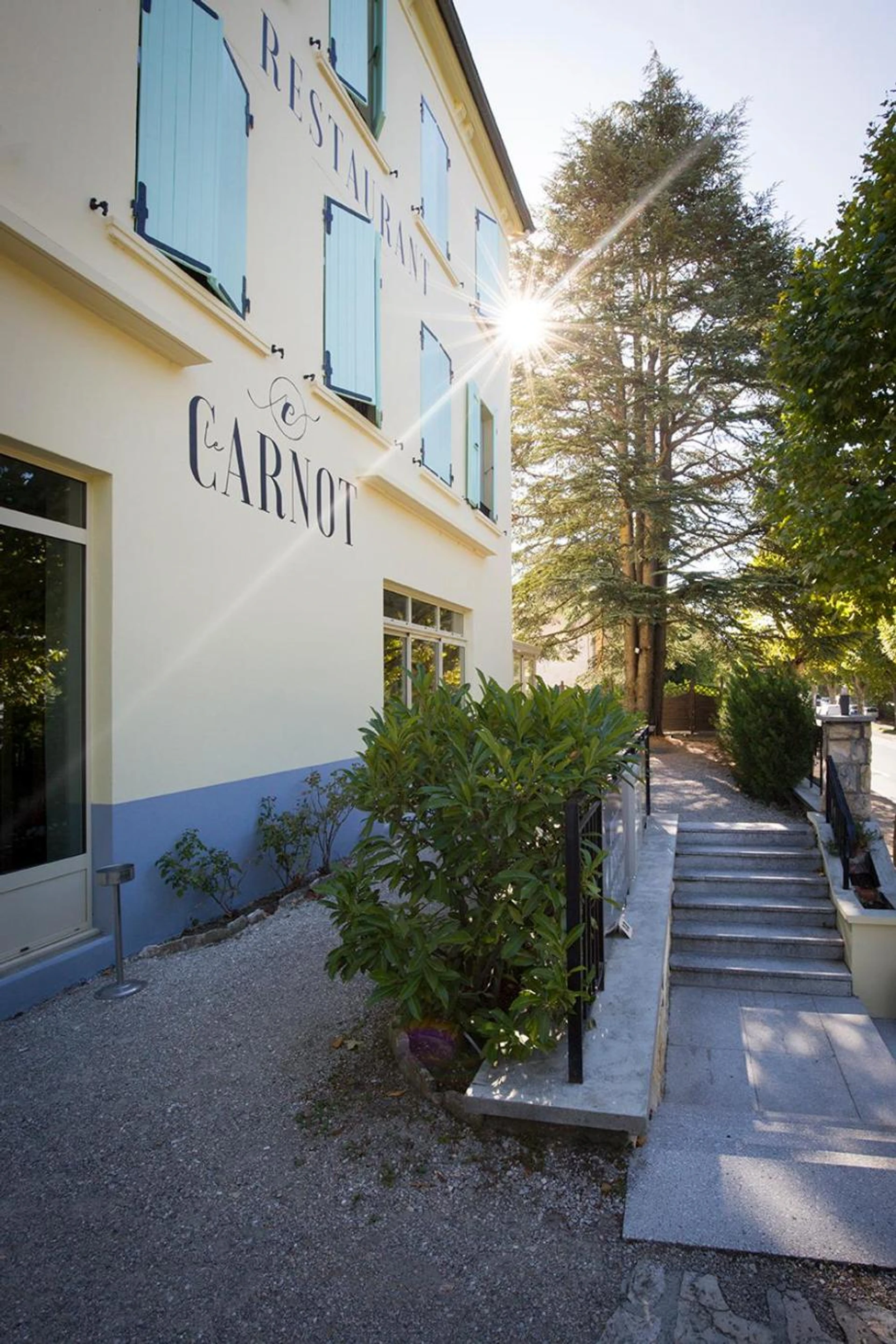 Ambiance de travail pour séminaire d'entreprise à LOGIS HOTEL & RESTAURANT Le CARNOT - Die