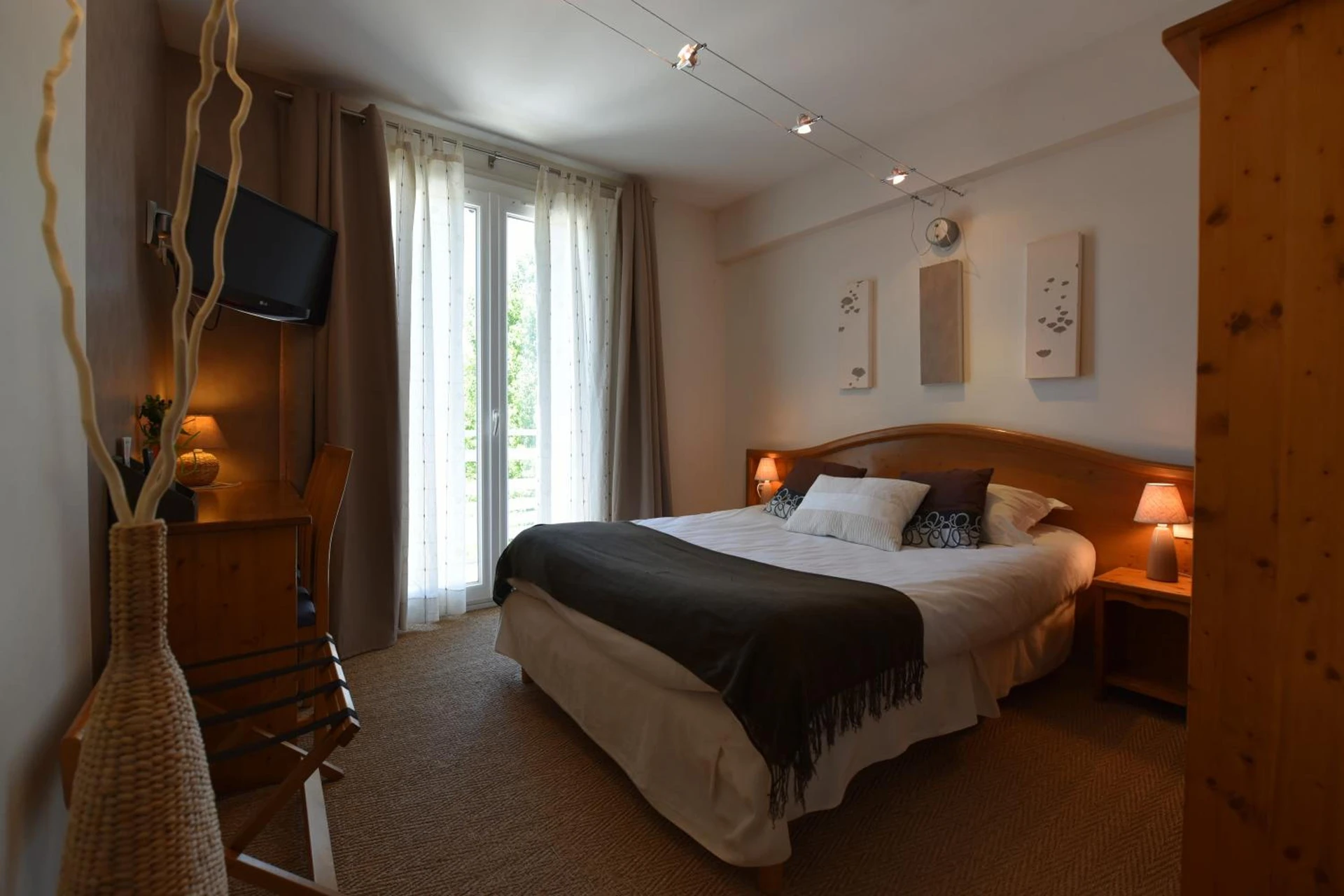 Magnifique chambre pour un séminaire d'entreprise à Logis Hôtel Restaurant Le Castel Fleuri - Saint-Jean-en-Royans