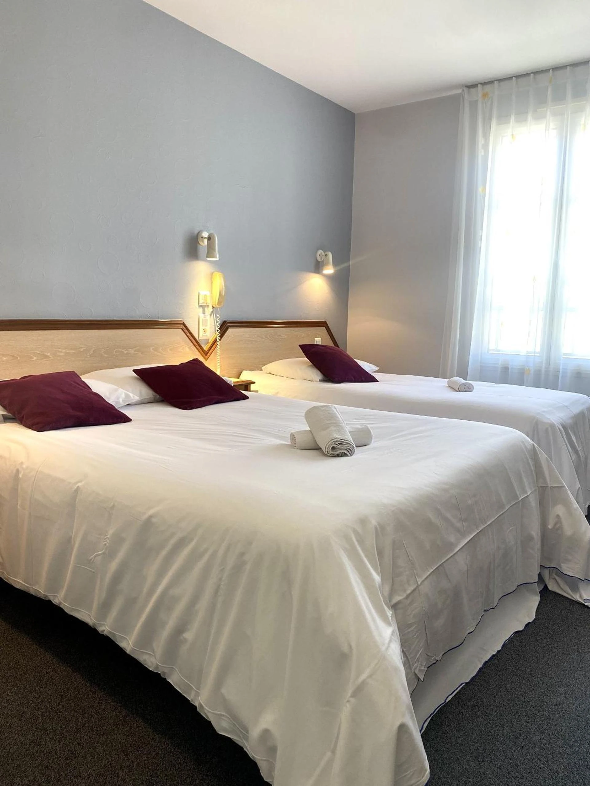 Chambre disponible pour un séminaire d'entreprise à Logis Hôtels & Restaurant Le Cheval Blanc et Clovis - Vouillé