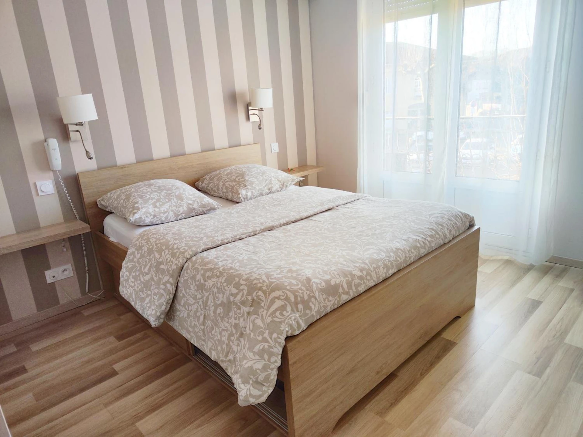 Chambre disponible pour un séminaire d'entreprise à Hôtel-Restaurant le Commerce - Nogaro