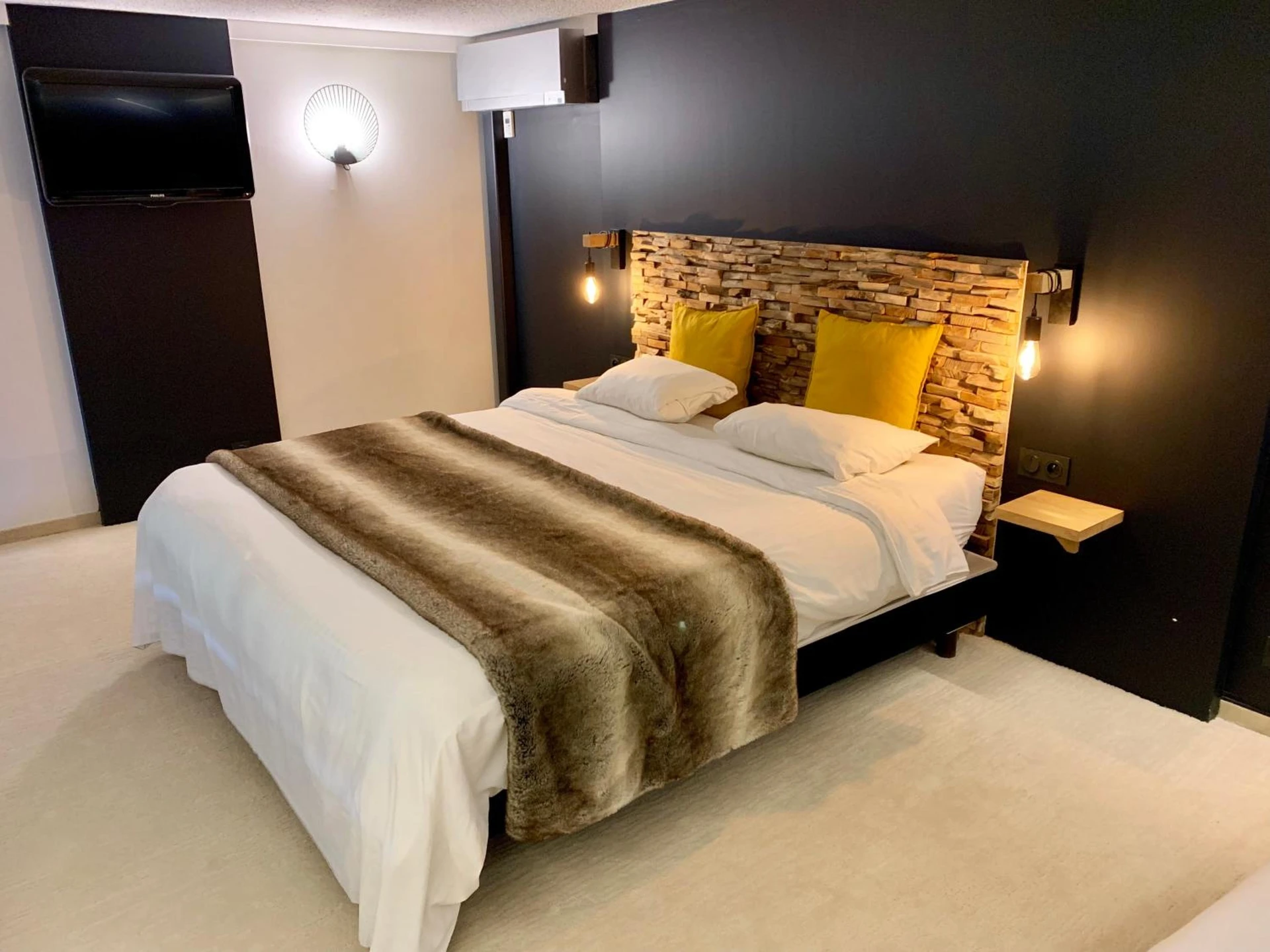 Organiser un séminaire d'entreprise : Logis Hôtel Restaurant Le Fruitier à villedieu-les-poeles