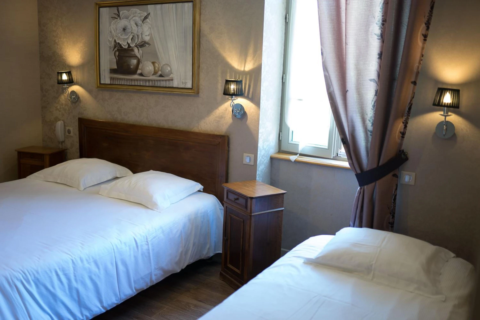 Chambre disponible pour un séminaire d'entreprise à Hôtel Restaurant Le Moulin de Saint Verand - Saint-Vérand