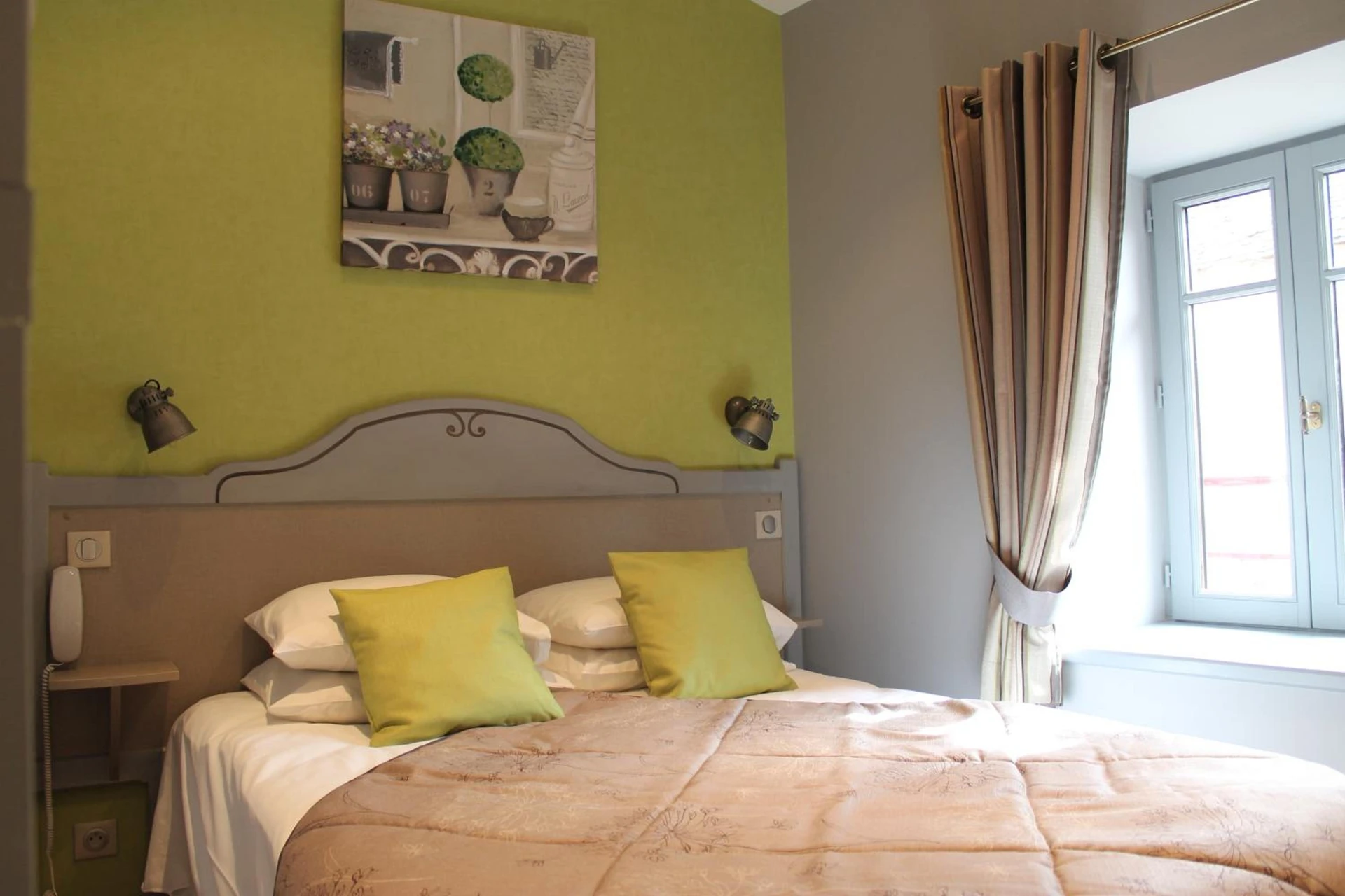 Chambre disponible pour un séminaire d'entreprise à Hôtel Restaurant Le Moulin de Saint Verand - Saint-Vérand