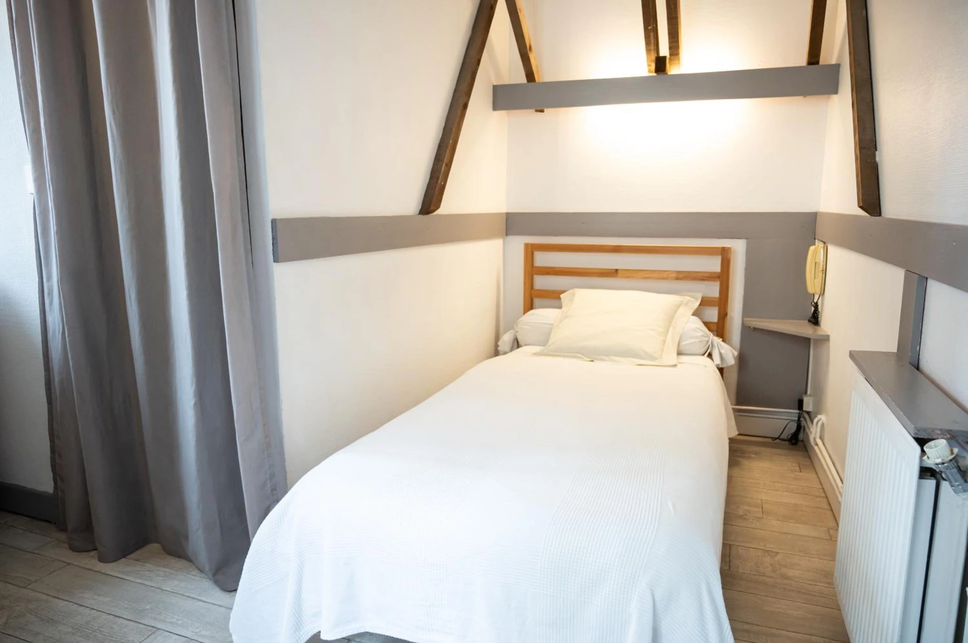 Chambre disponible pour un séminaire d'entreprise à Hôtel-restaurant le Palais - Apt