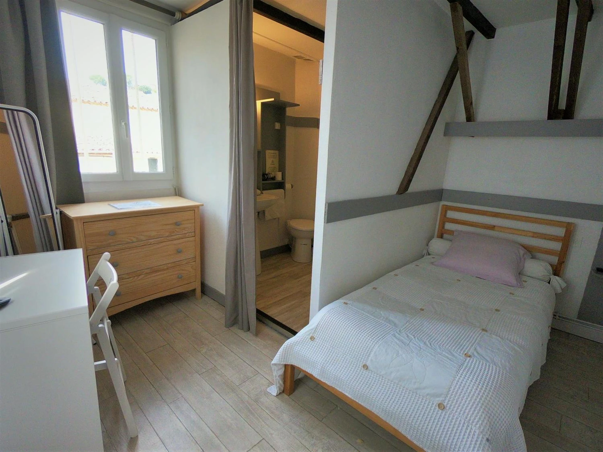 Chambre disponible pour un séminaire d'entreprise à Hôtel-restaurant le Palais - Apt
