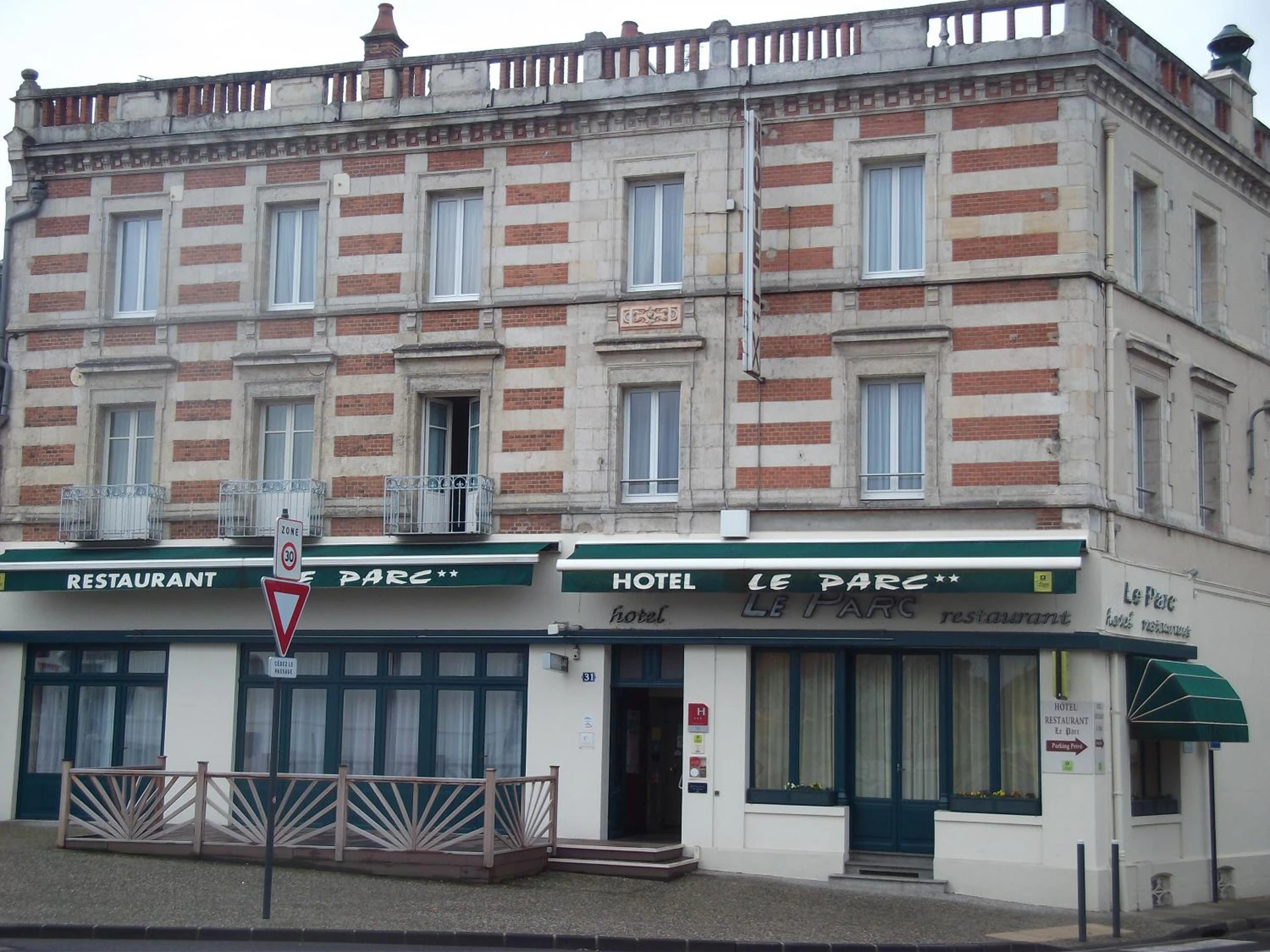 Salle de séminaire à Hotel Restaurant Le Parc - Organiser un événement professionnel à Moulins